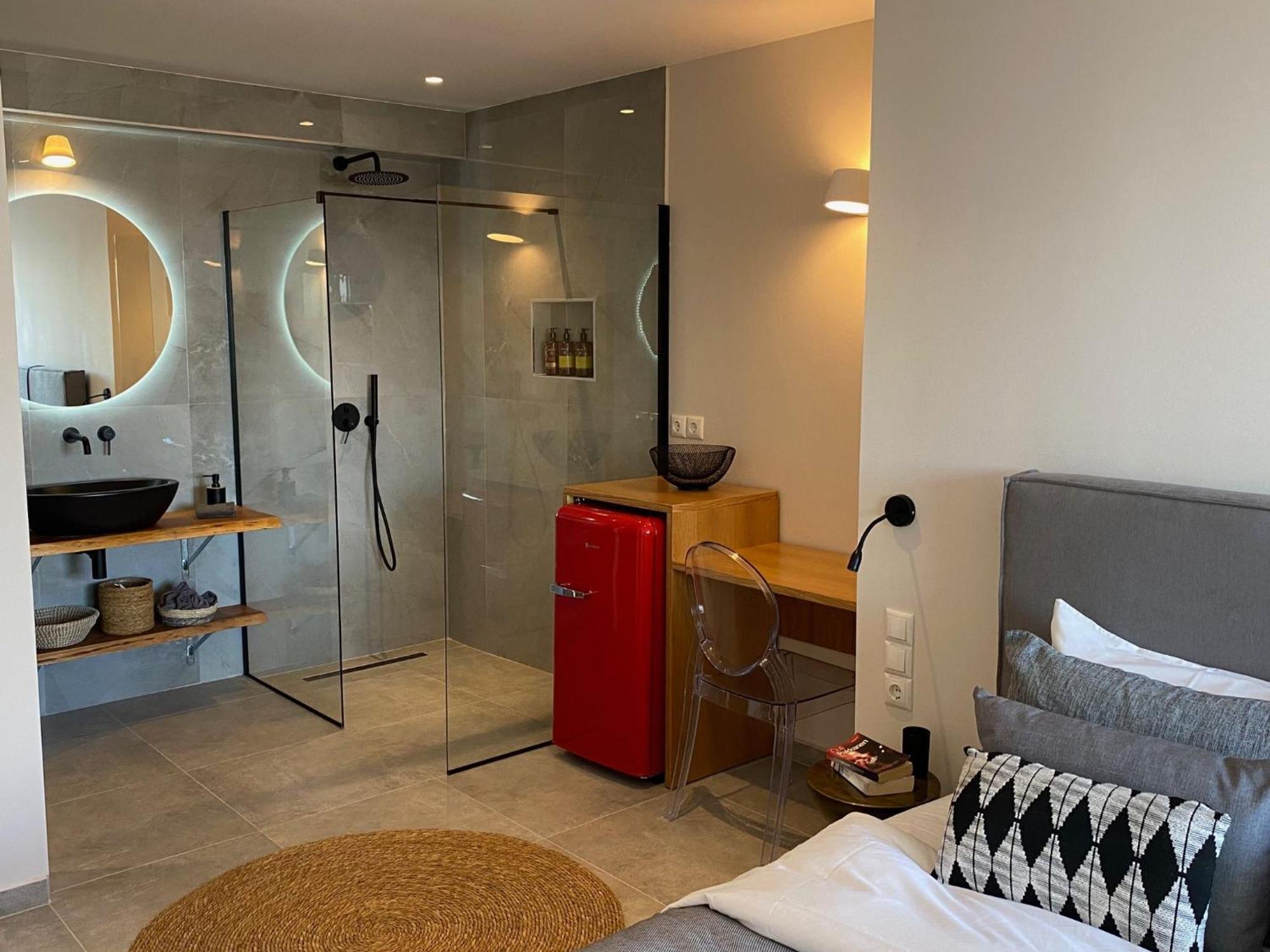 In - Luxury With A Queens Double Bed Stunning Sea Vews And Private Jacuzzi Guest house *