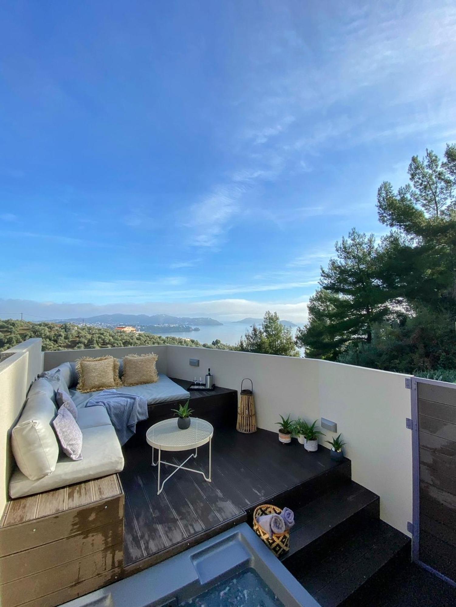 Guest house In - Luxury With A Queens Double Bed Stunning Sea Vews And Private Jacuzzi Megali Ammos (Skiathos)