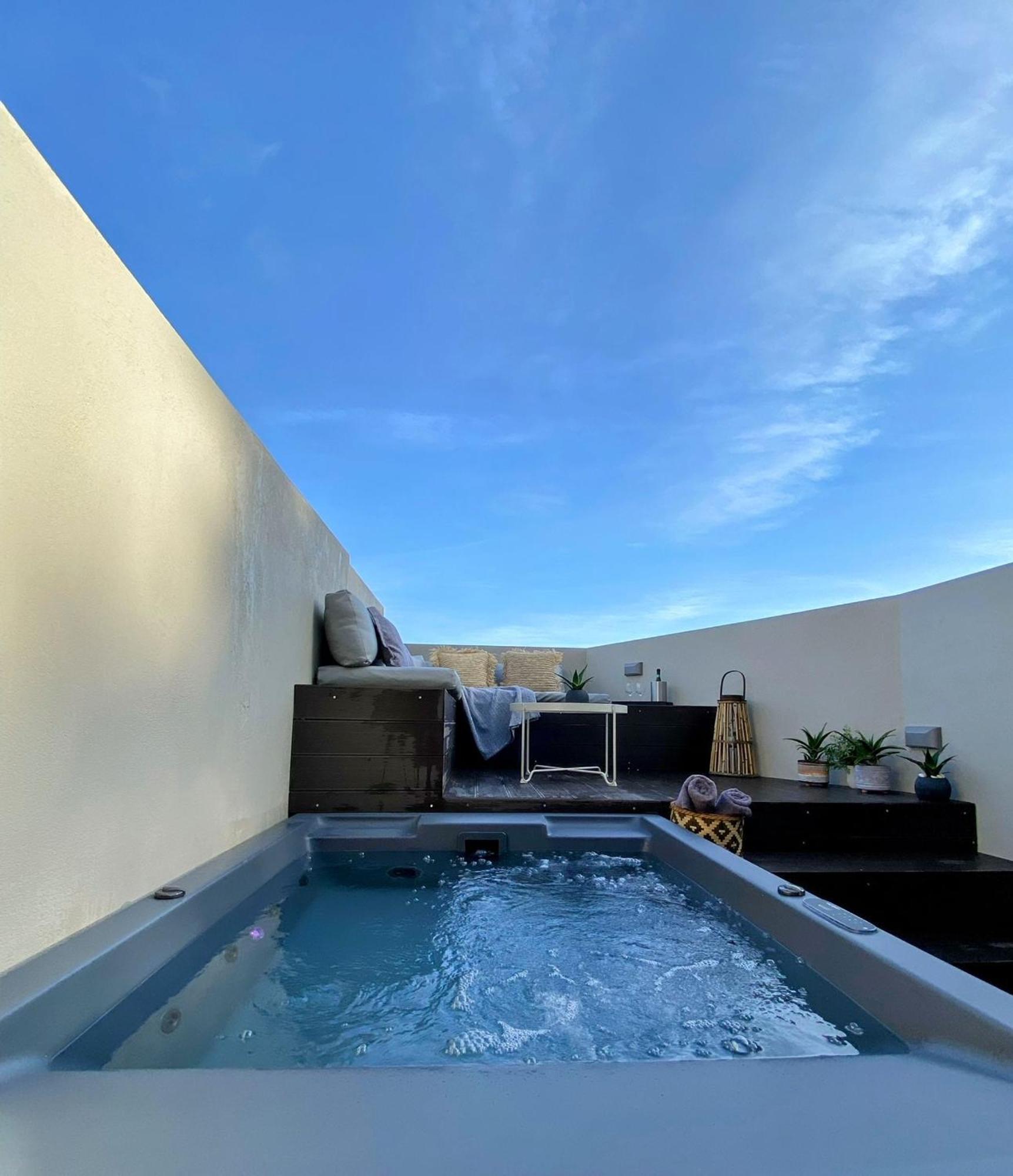 Guest house In - Luxury With A Queens Double Bed Stunning Sea Vews And Private Jacuzzi *