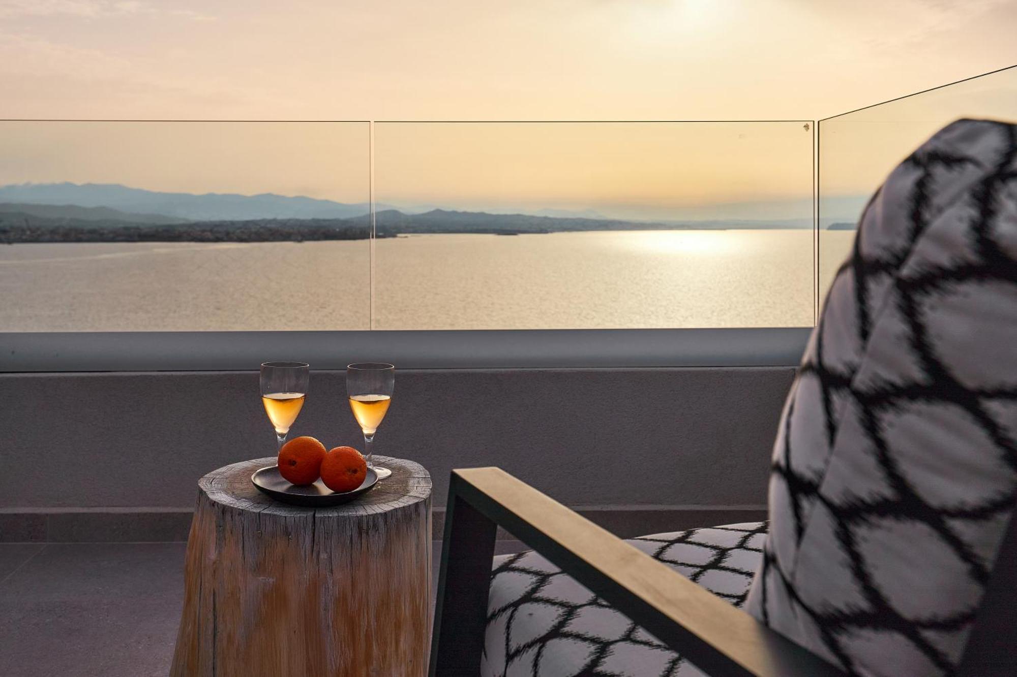 Pachnes Luxury - Heated Pool, Sea View Apartment Kounoupidhiana