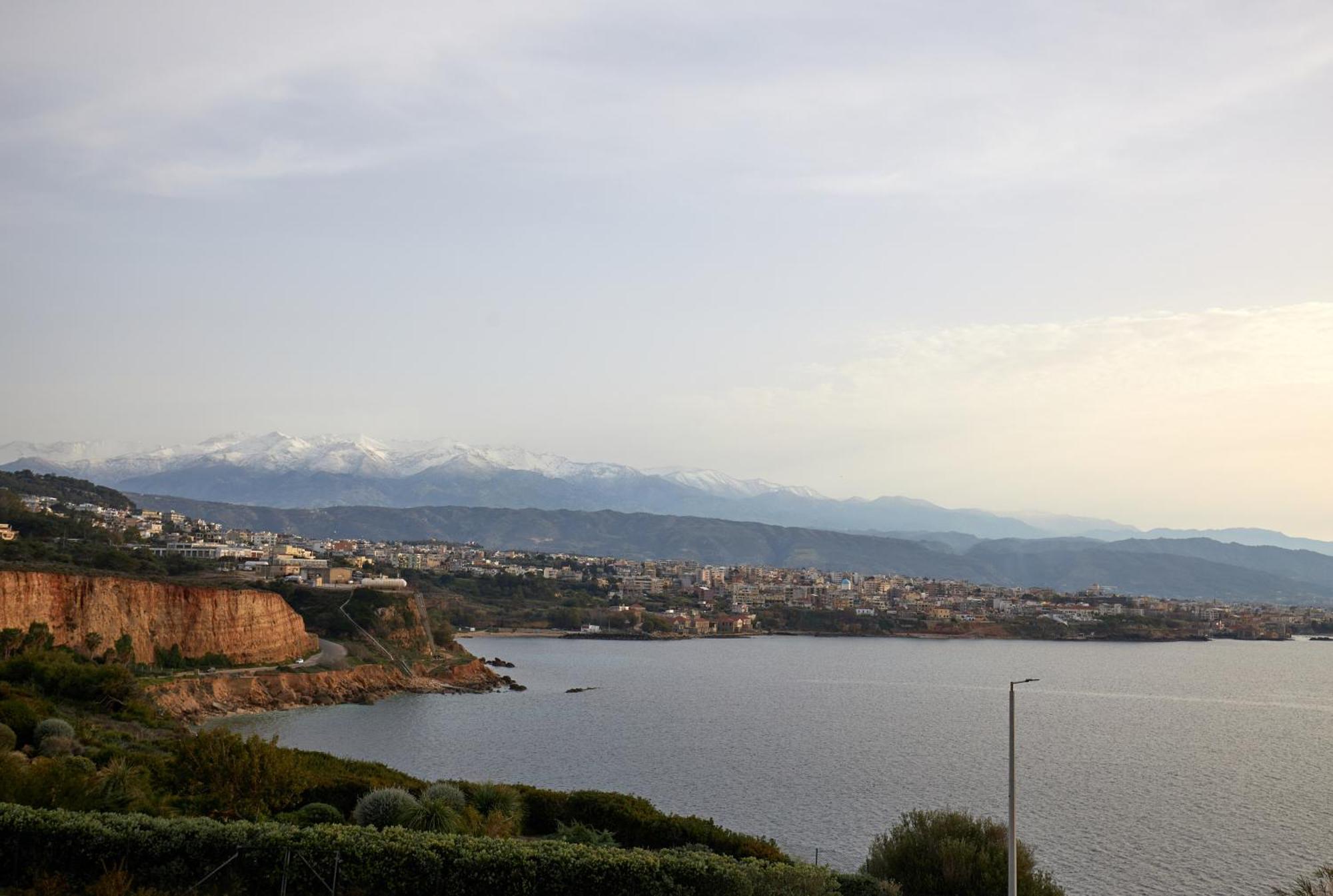 Pachnes Luxury - Heated Pool, Sea View Apartment *