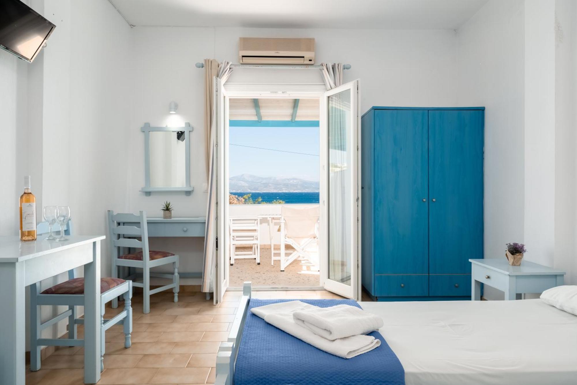 Afroditi * Parikia (Paros)