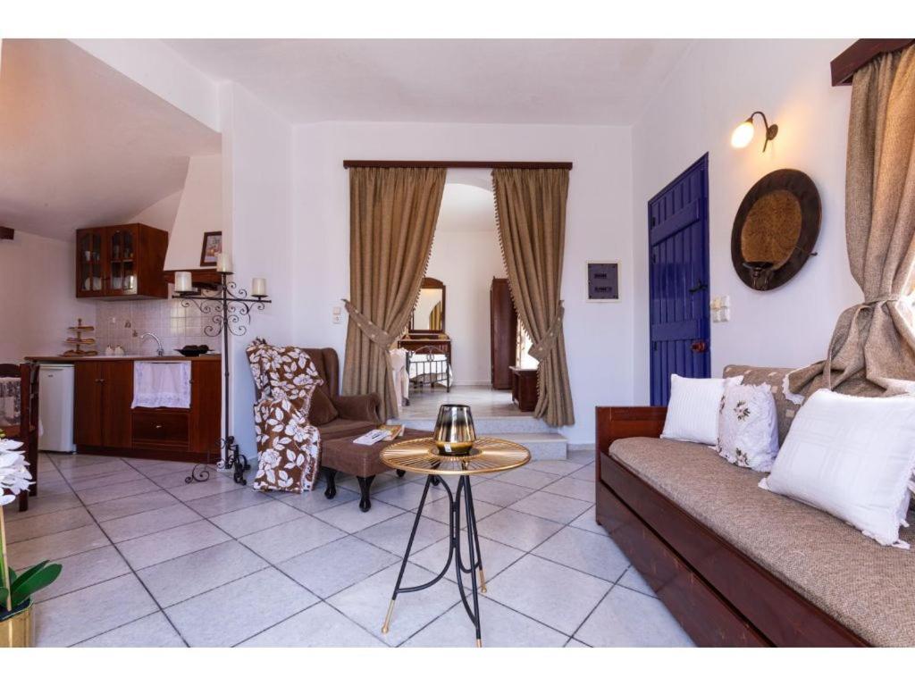 Sunrock - Menexes Apartment *