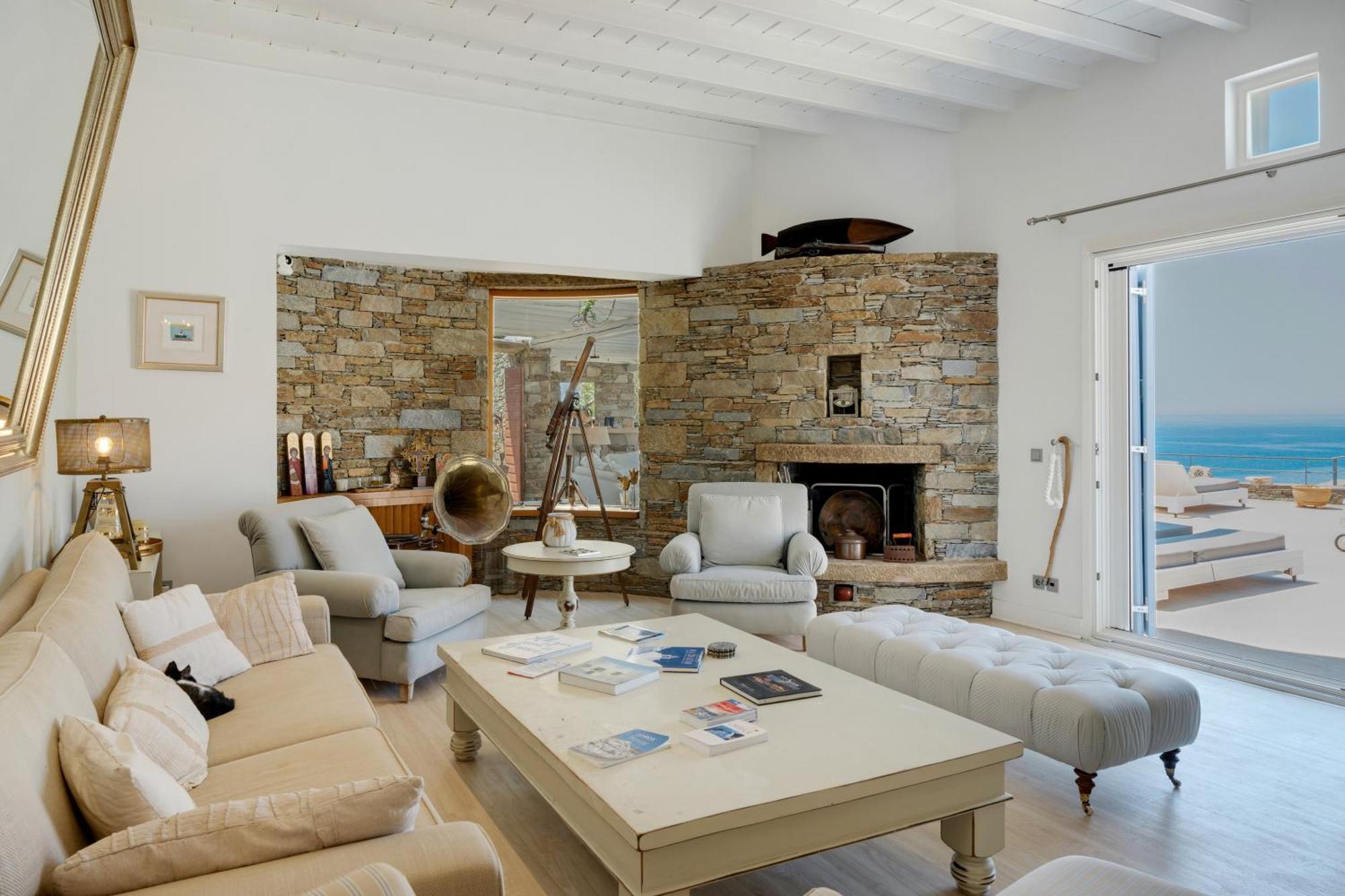 Blueros - Black Stone Guest house