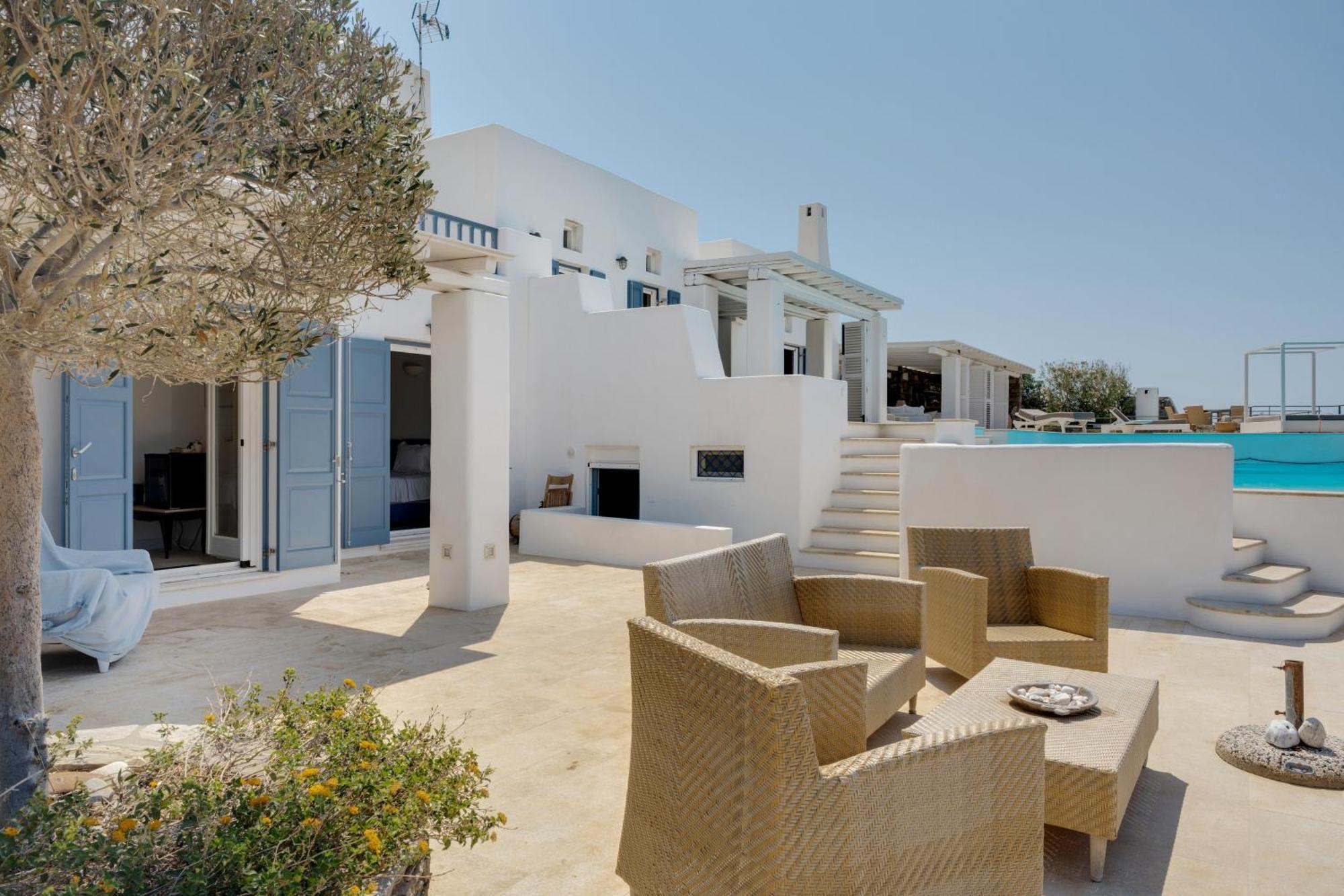 Blueros - Black Stone Guest house *