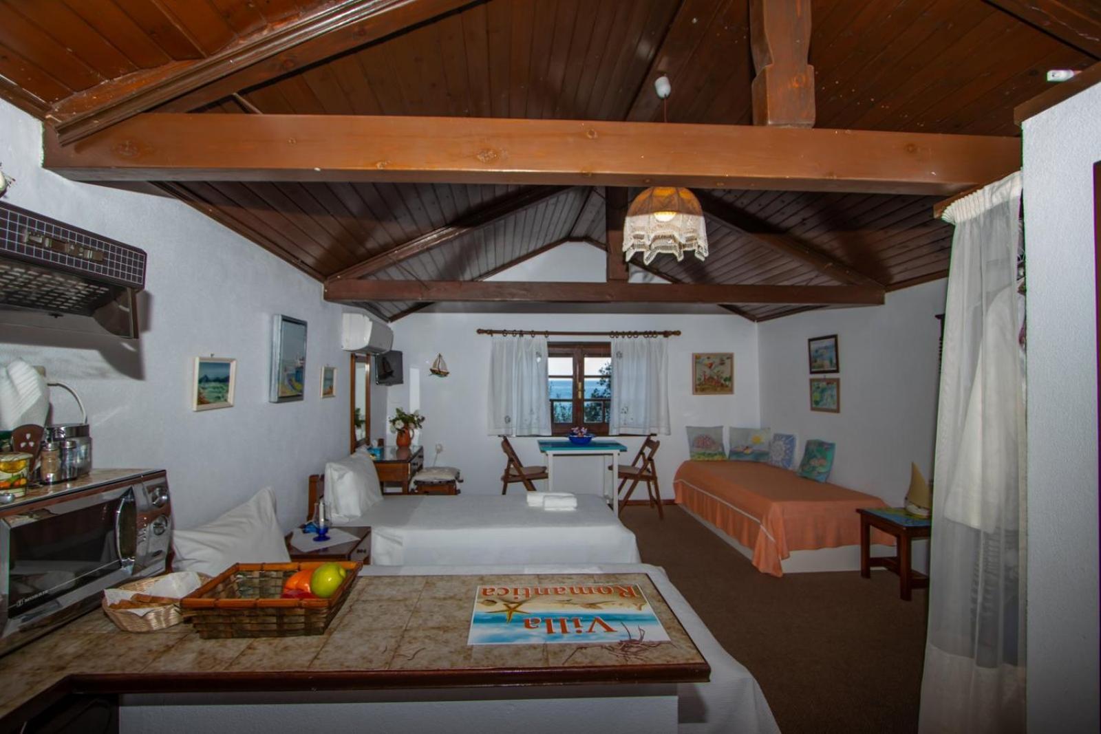 Beachfront Romantica Place Apartment Agia Pelagia Chlomou