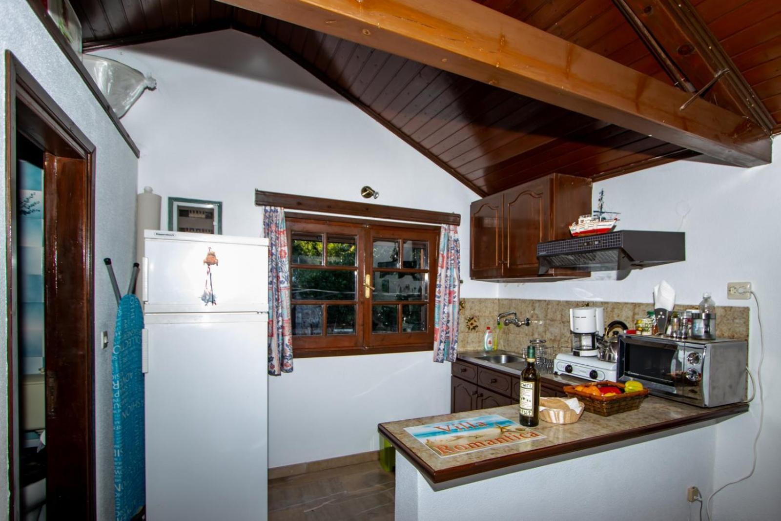 Beachfront Romantica Place Apartment