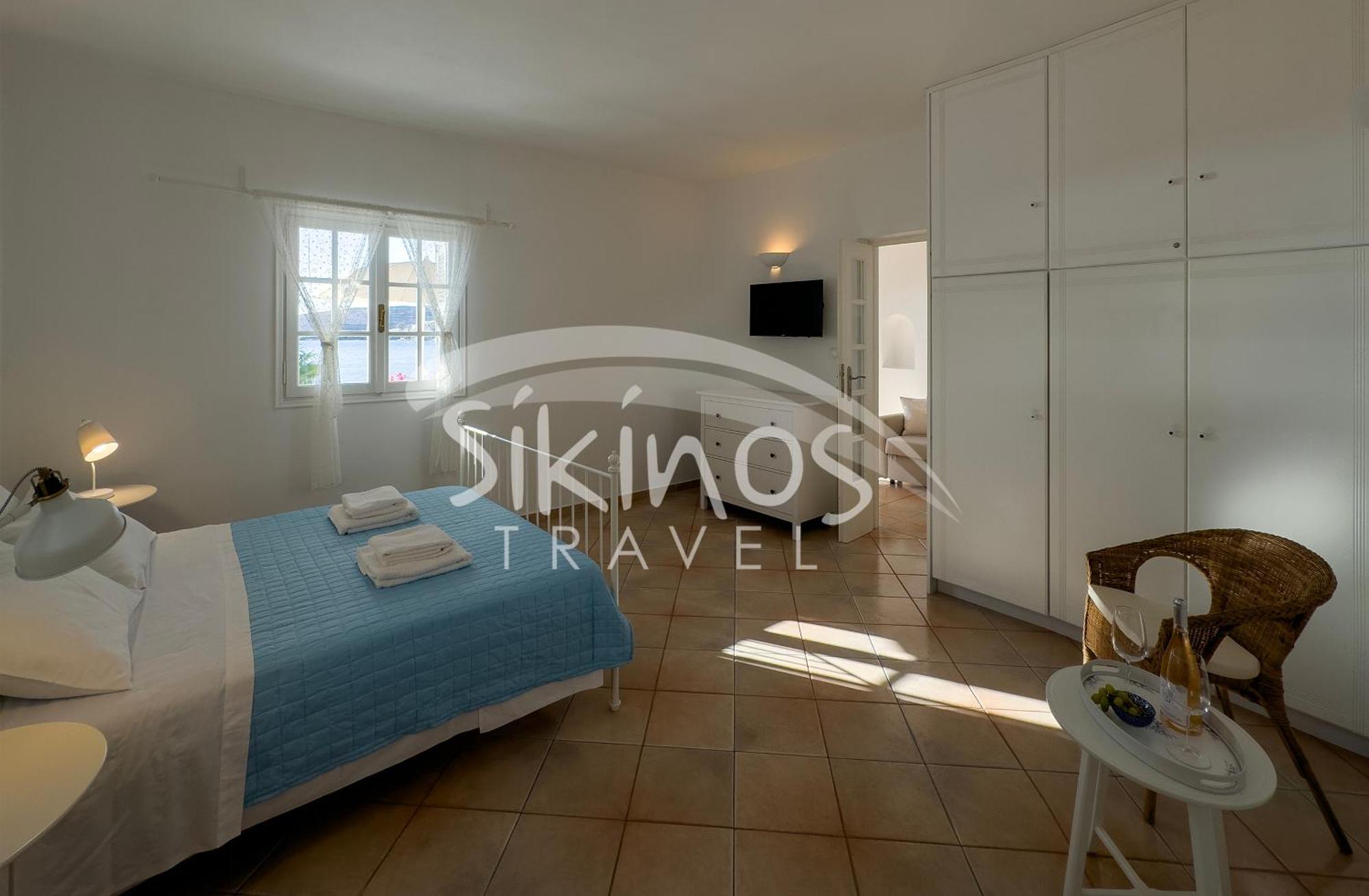 Beachfront Cycladic House Folegandros Town