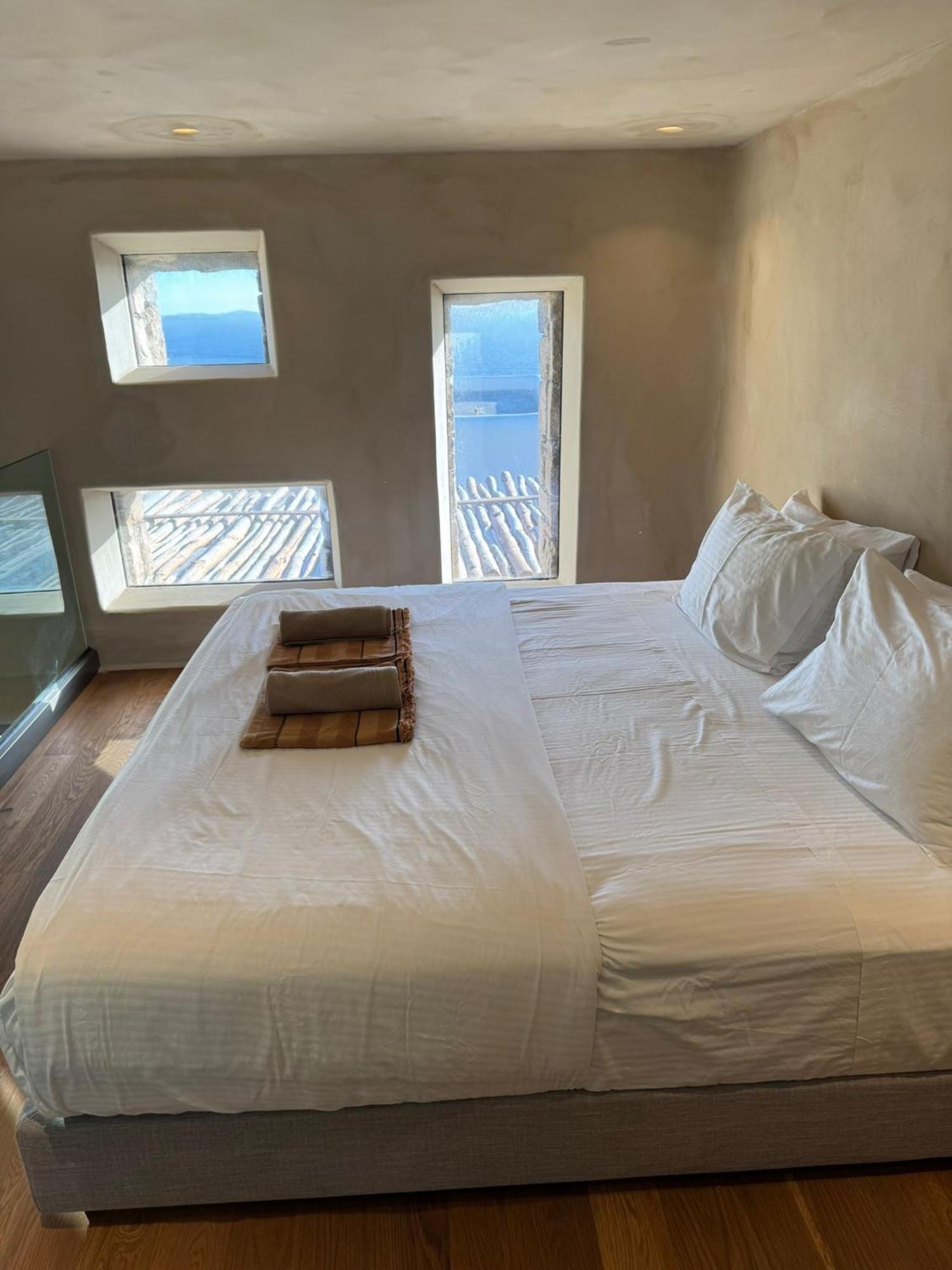 Ria Mar & By Live&travel Houlakia (Mykonos)