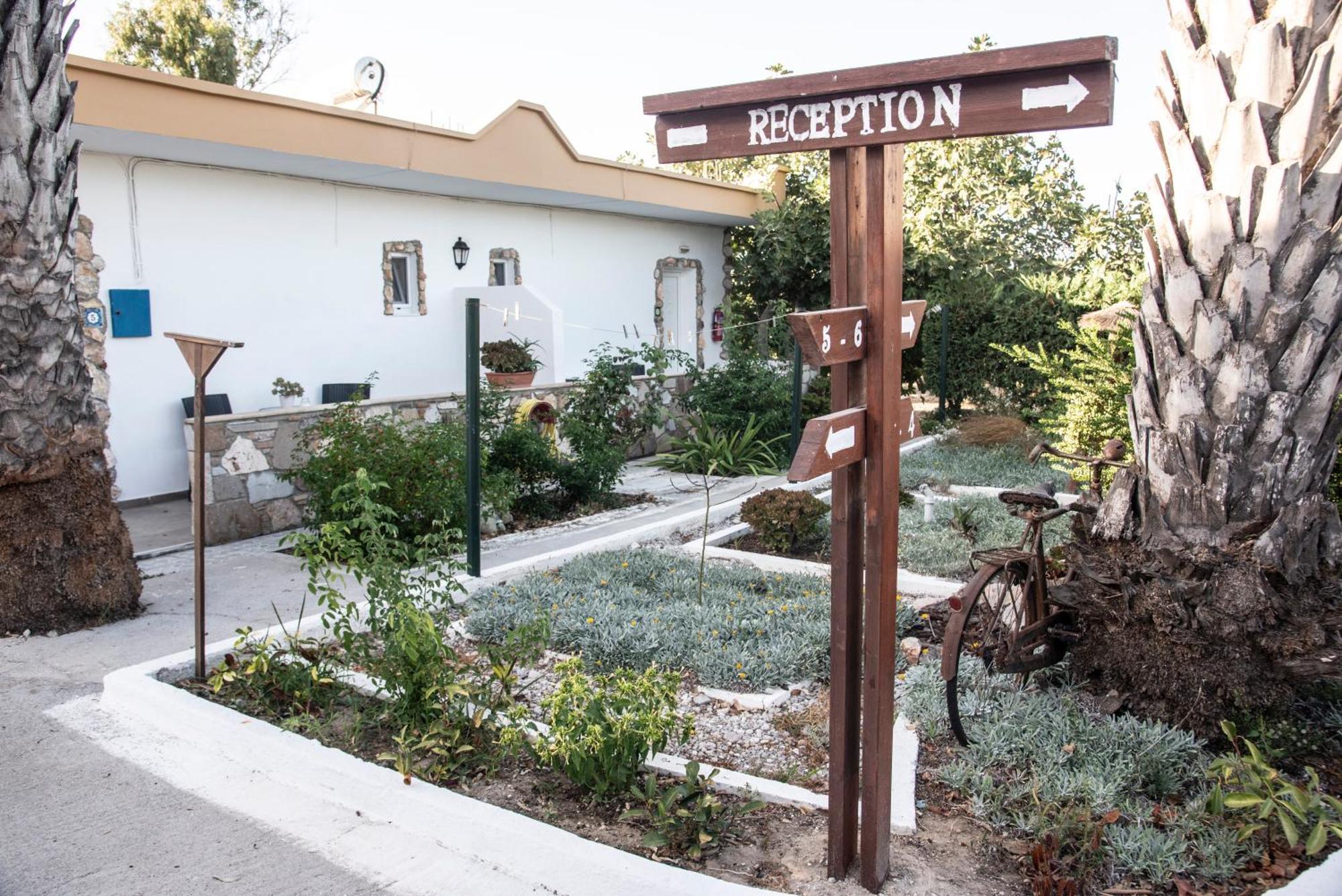 Nikos Studios Guest house *
