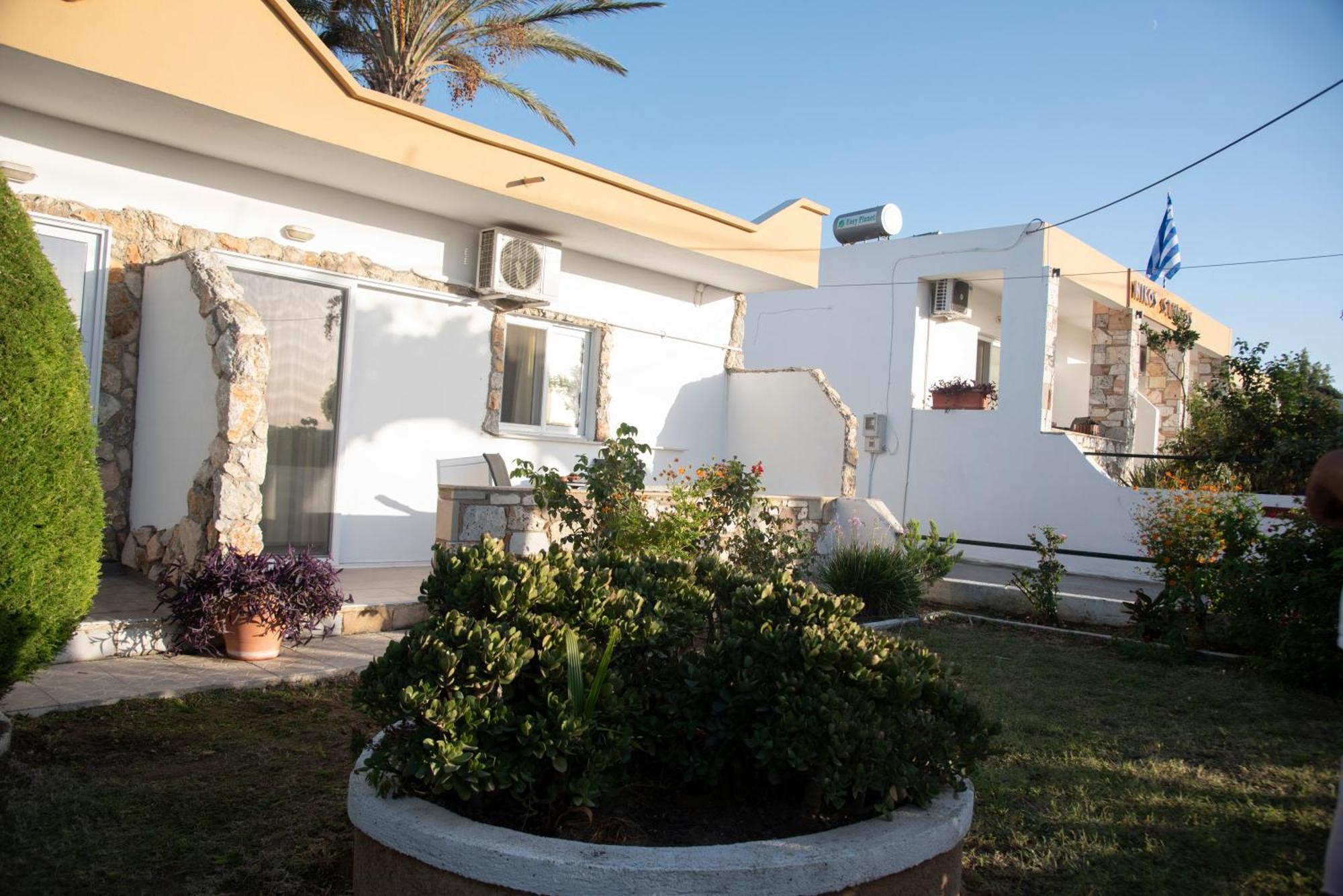 Guest house Nikos Studios