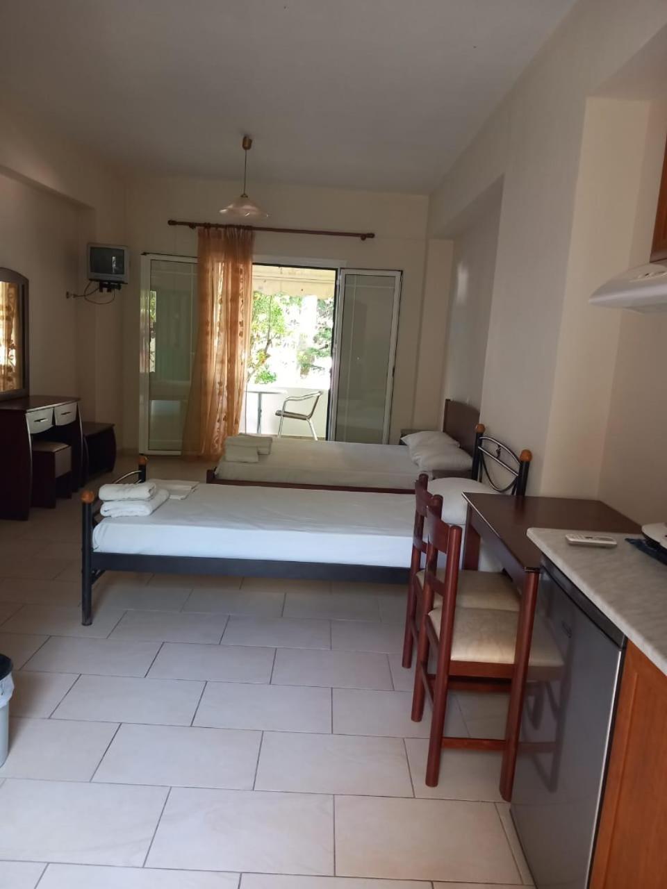Lenia Aparthotel 2*