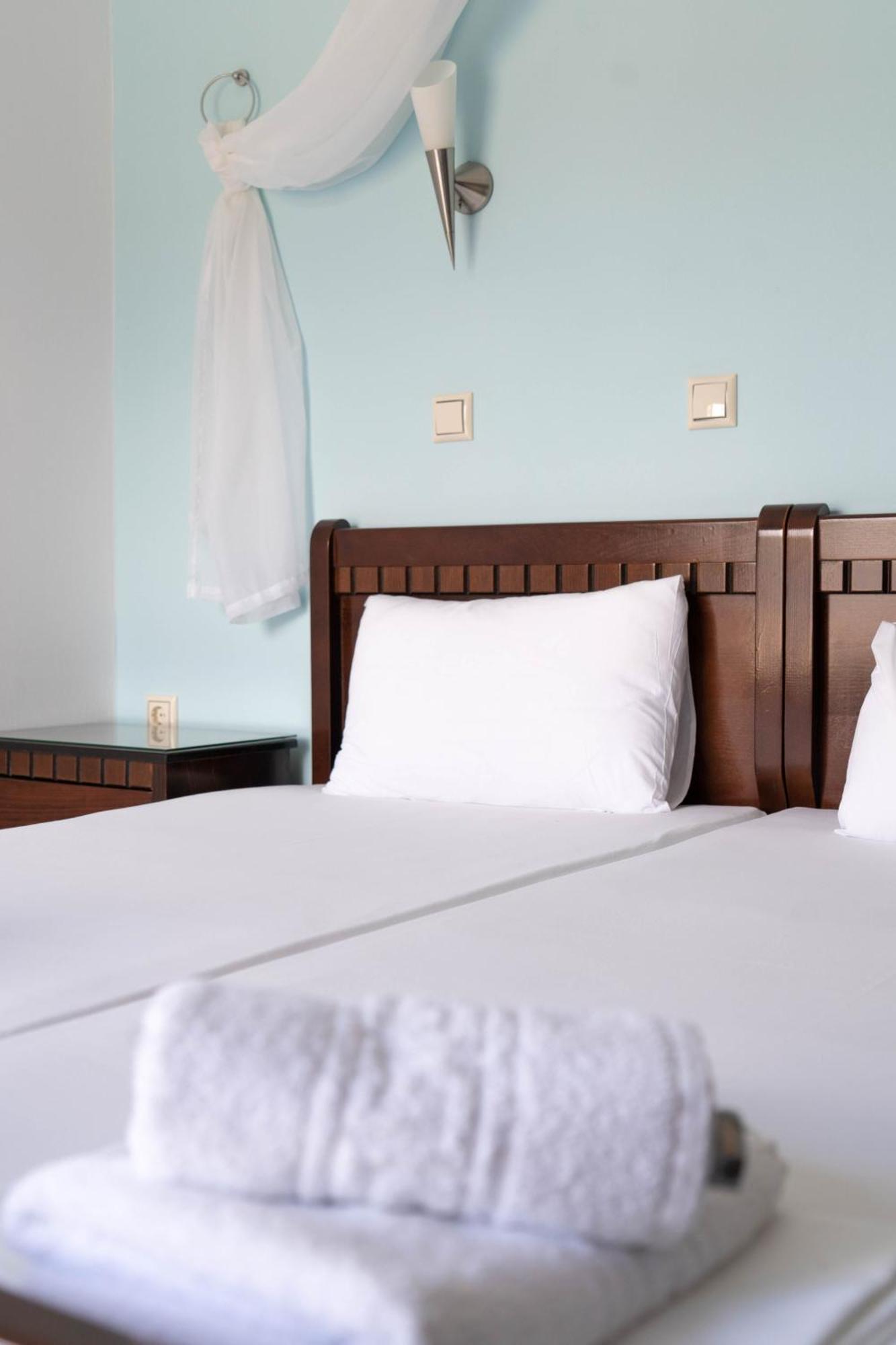 Alexandros Hotel 3*