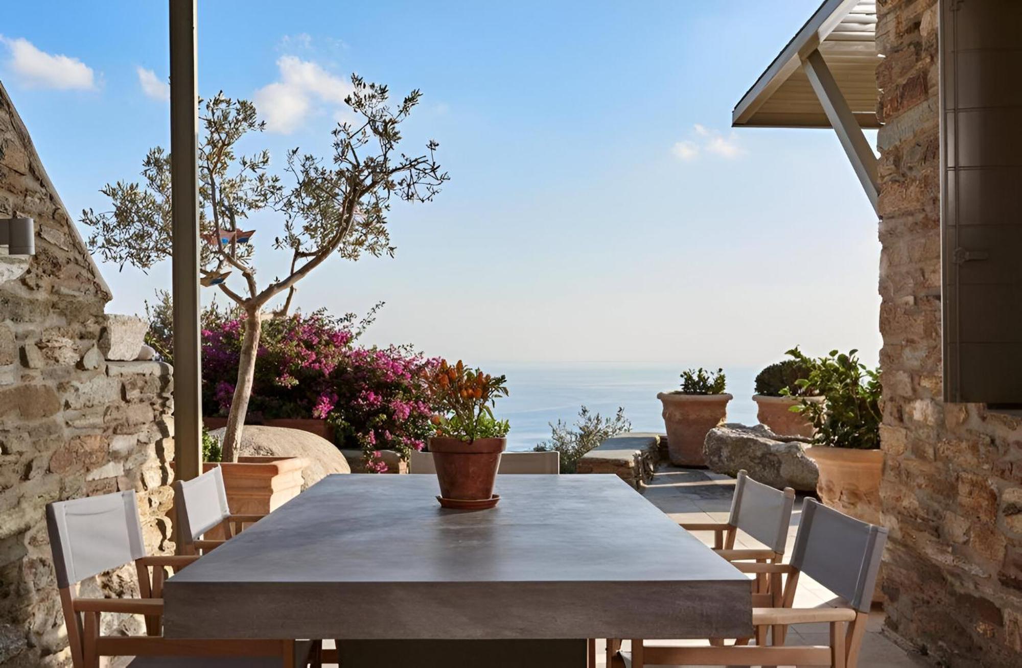 Aeolis Hotel 4*