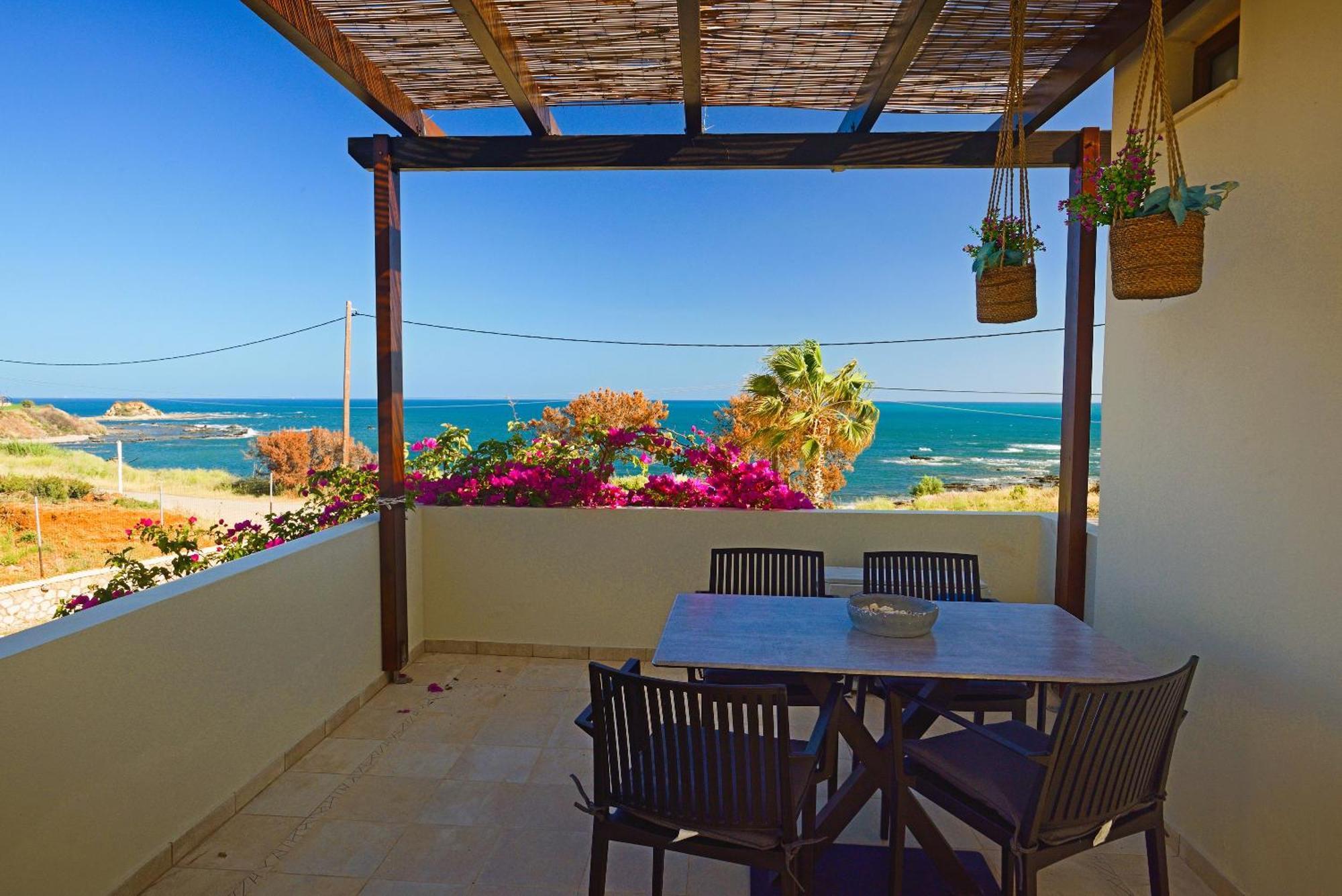 Villa Sunrise By The Sea
