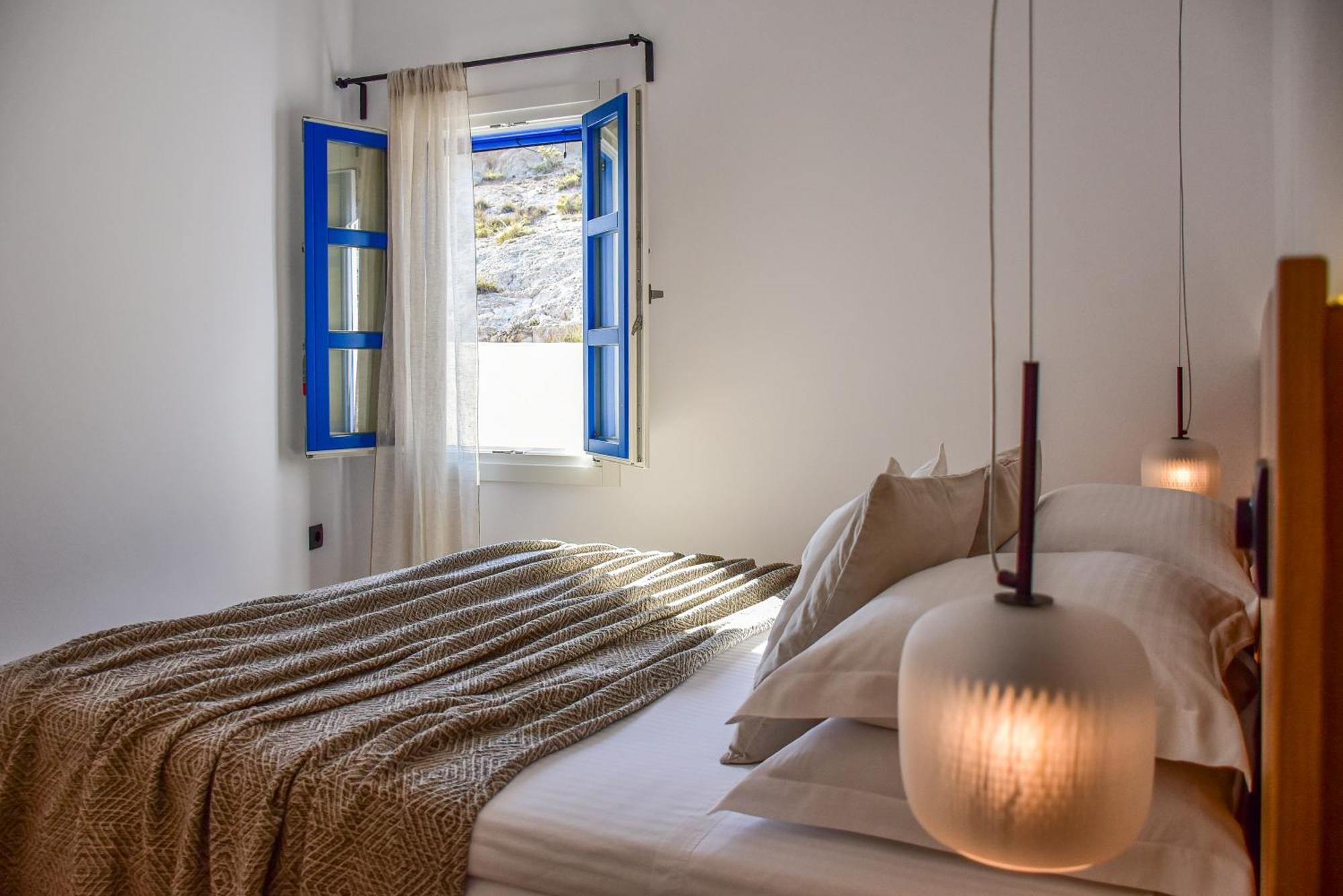 The Cove House Plaka (Milos)