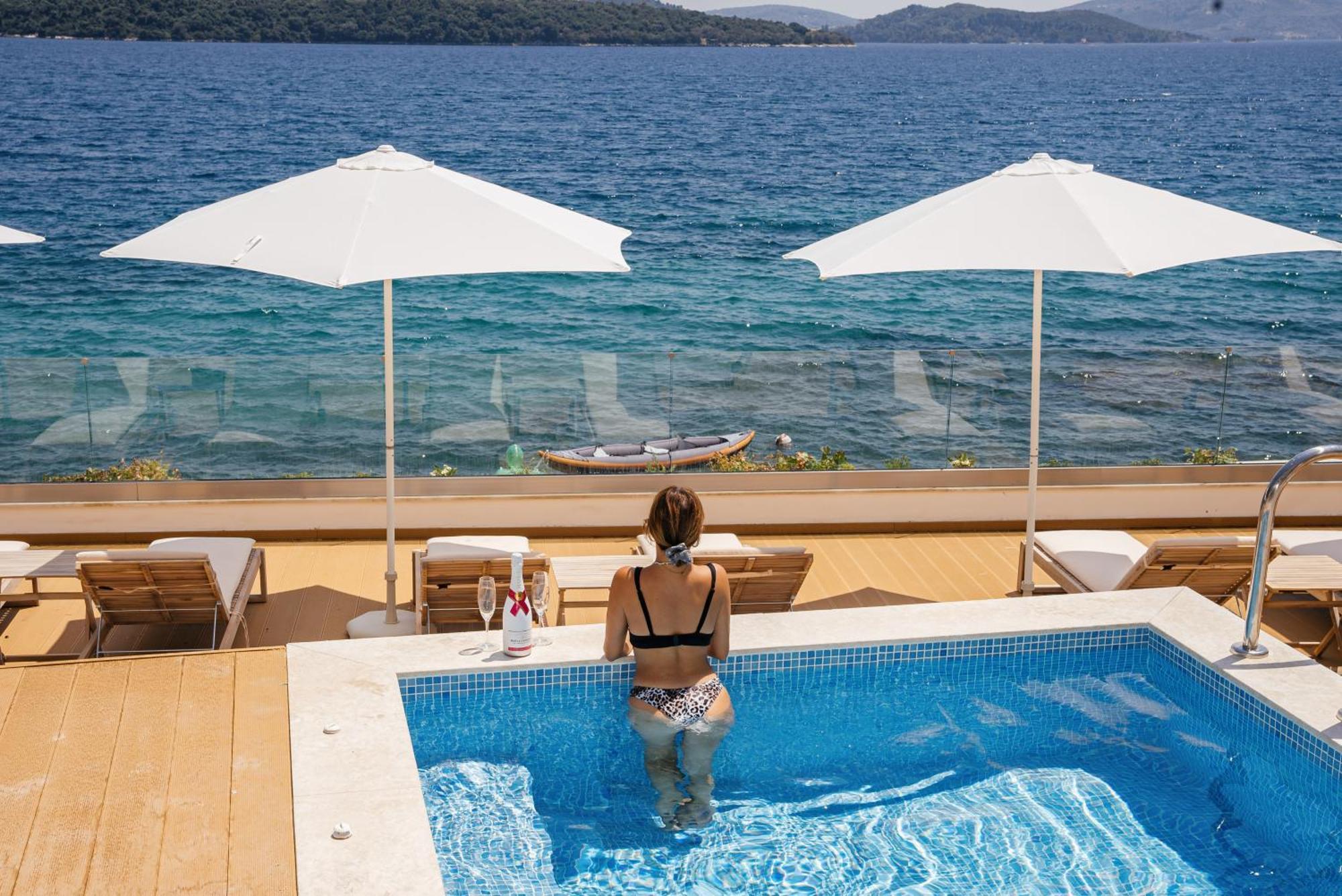 Greek House Complex B6 *