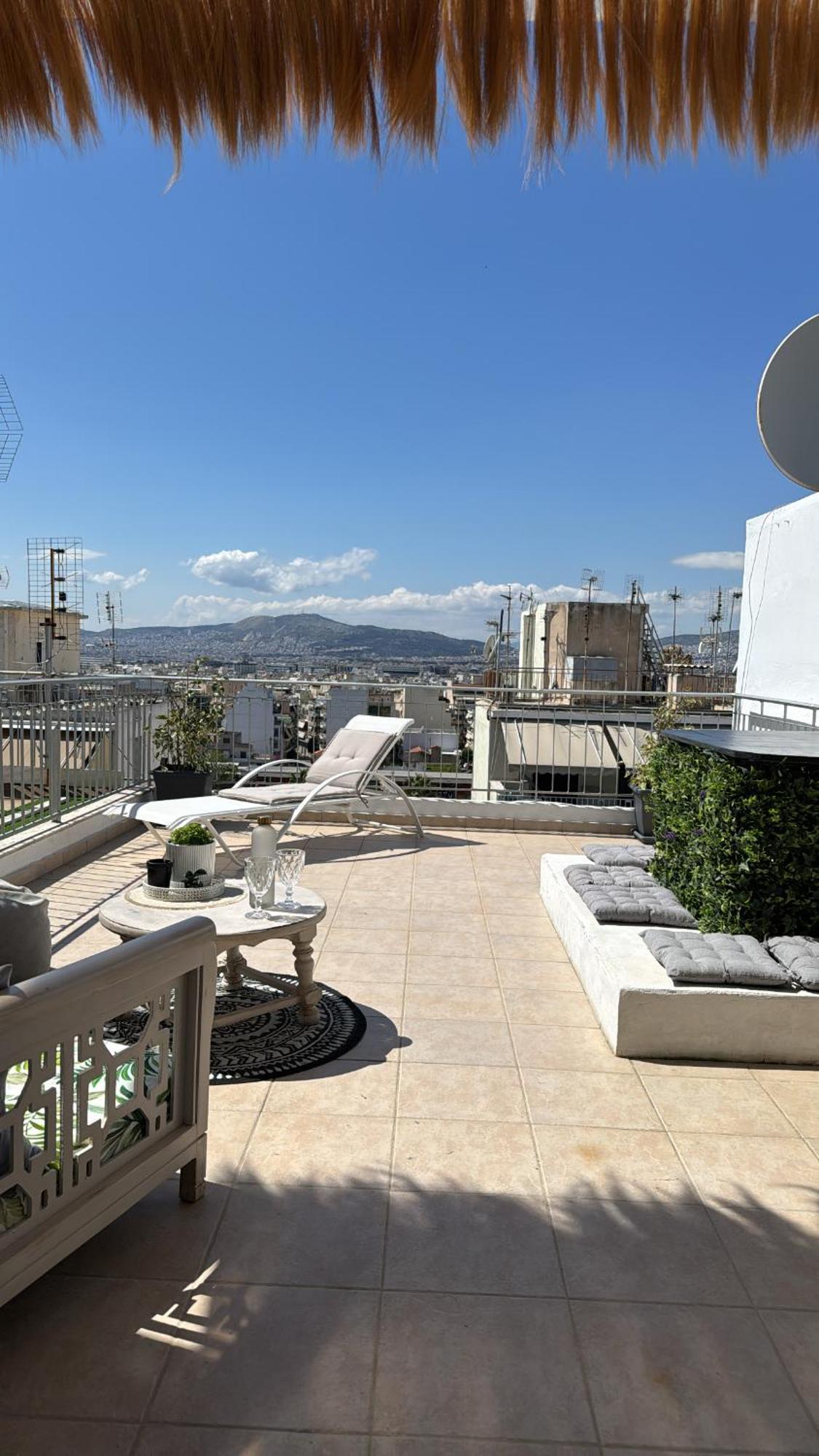 Apartment Small Oasis-ueber Den Daechern Von Athens