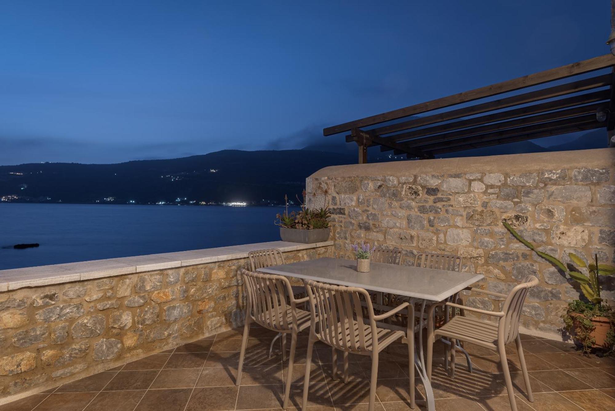 Apartment Aura Seafront Neo Oitilo