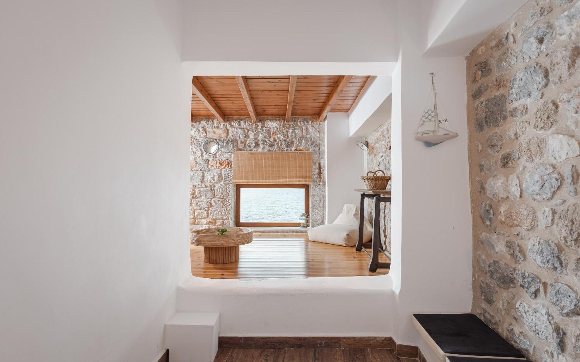 Aura Seafront Apartment Neo Oitilo