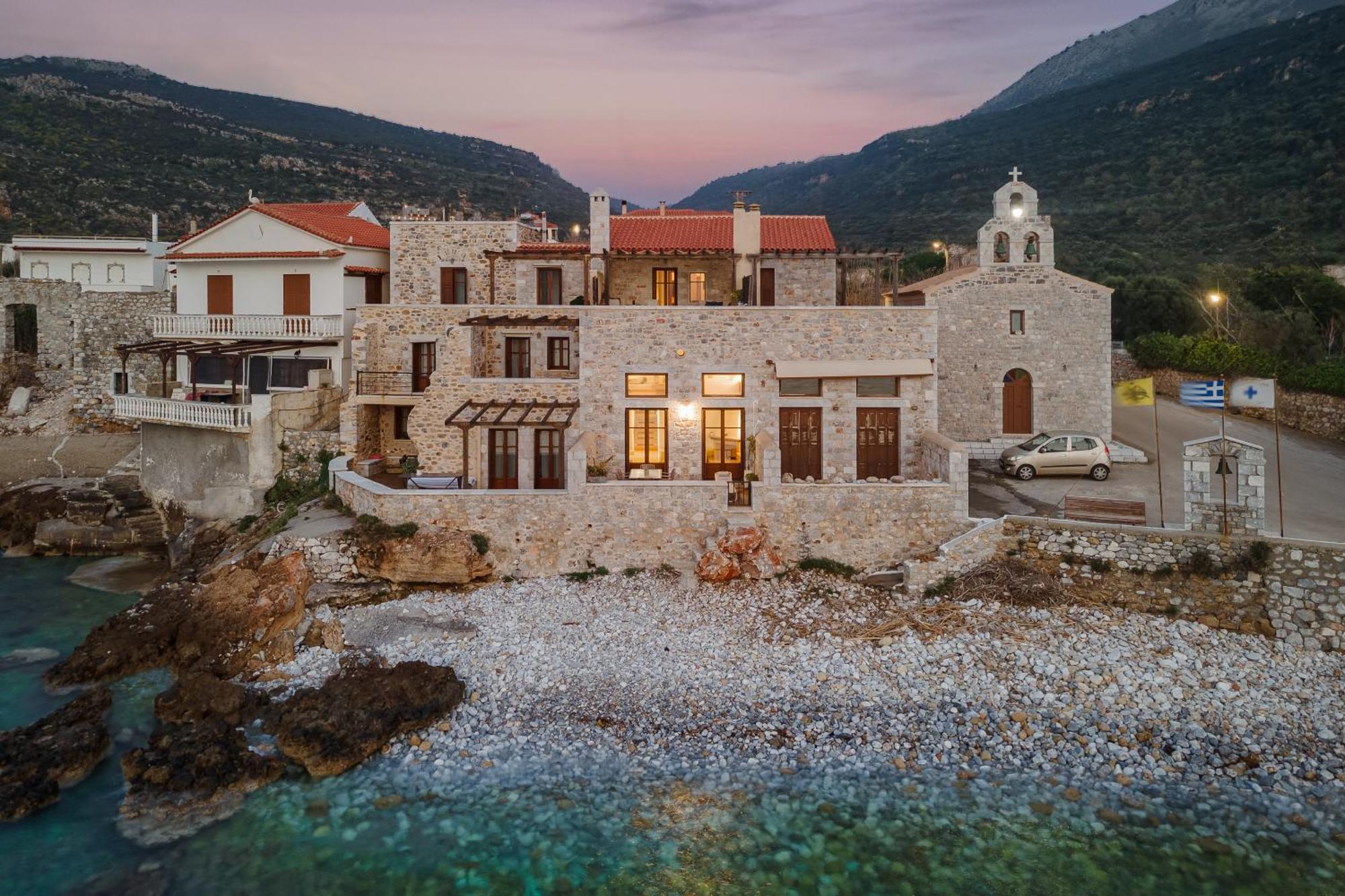 Aura Seafront Apartment Neo Oitilo