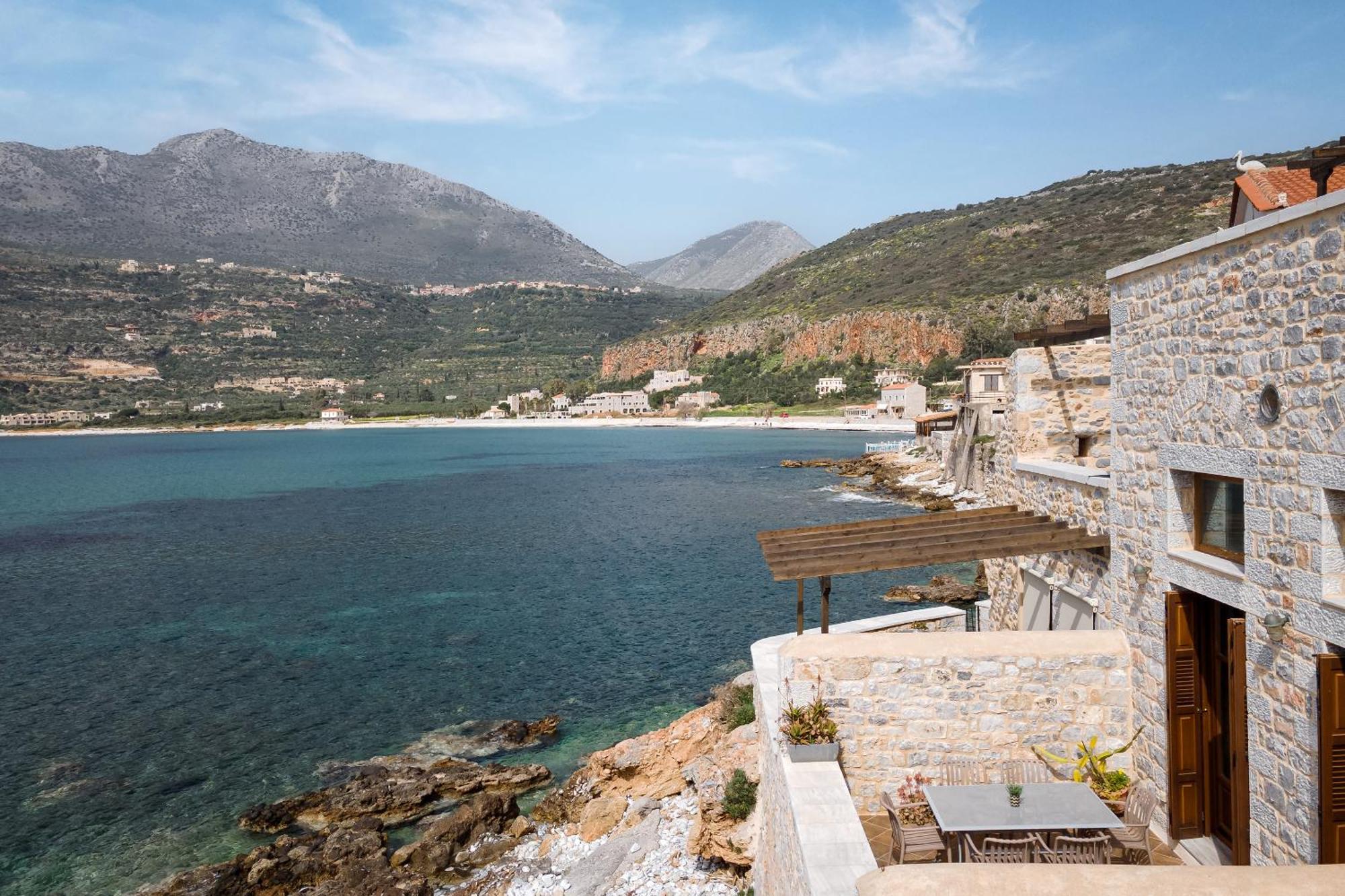 Apartment Aura Seafront Neo Oitilo