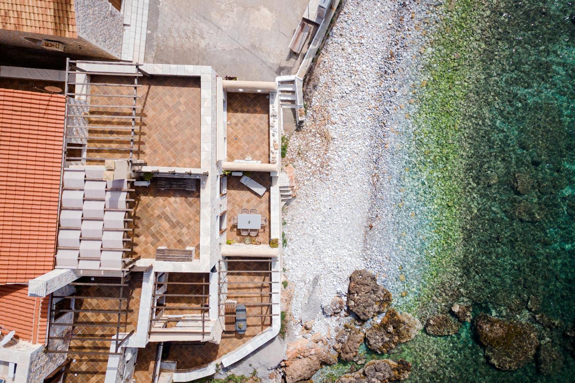 Aura Seafront Apartment Neo Oitilo