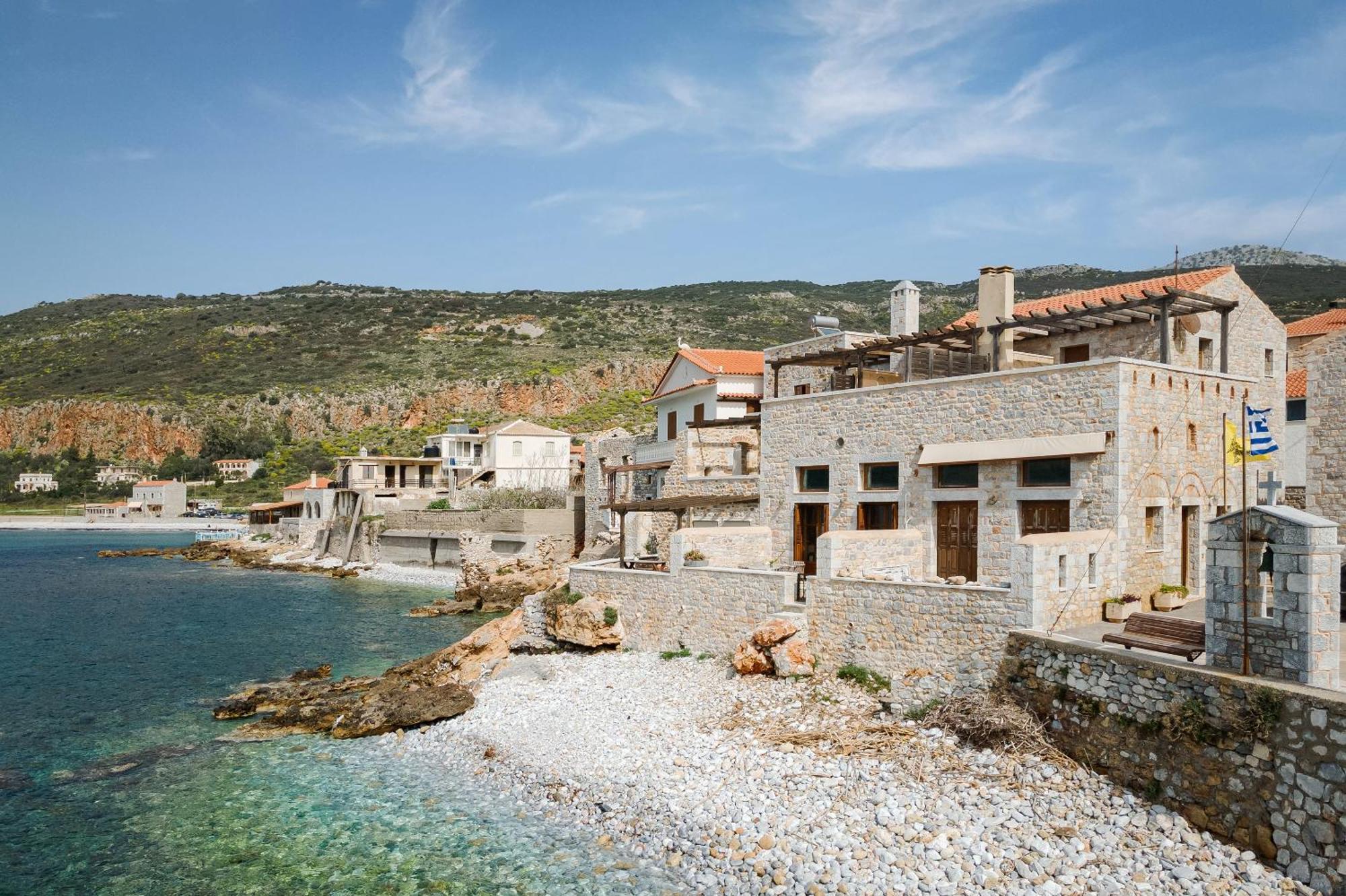 Aura Seafront Apartment Neo Oitilo