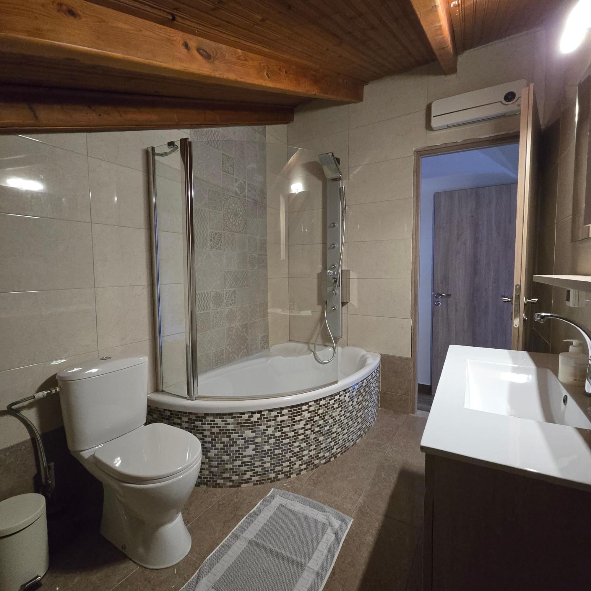 Apartment Nisi House