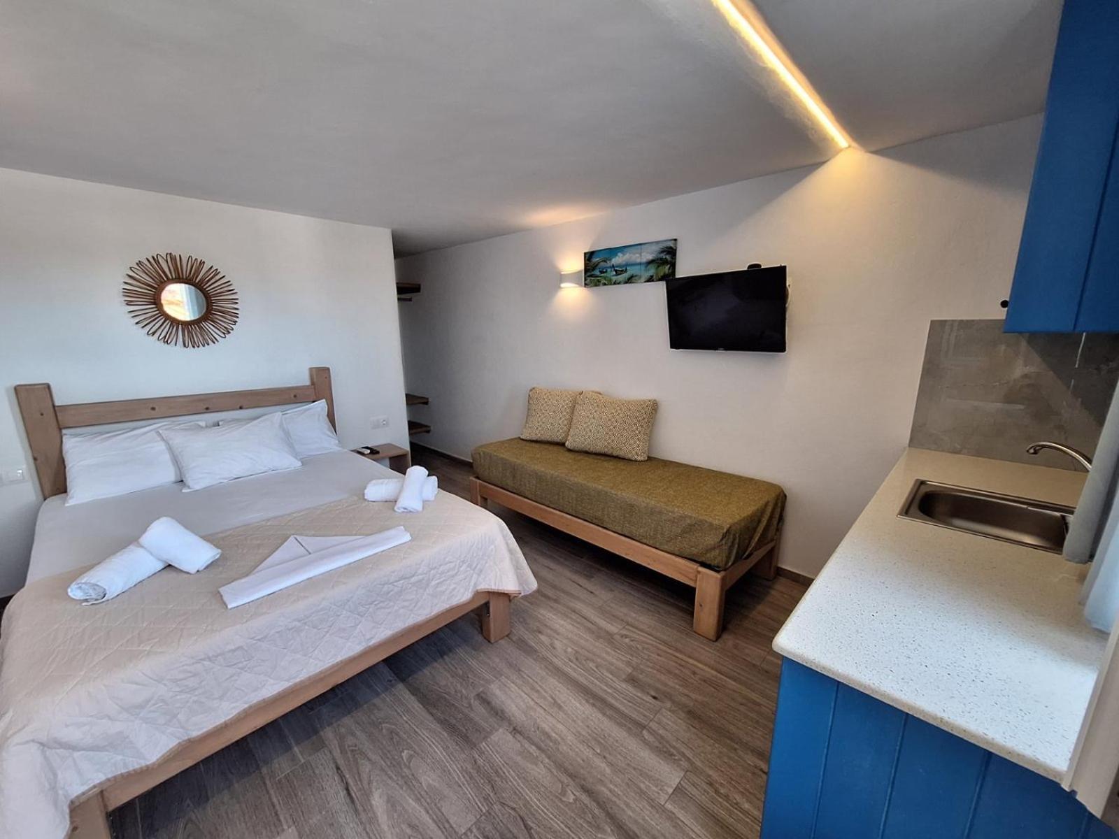 Alexandros Mykonos Klouvas