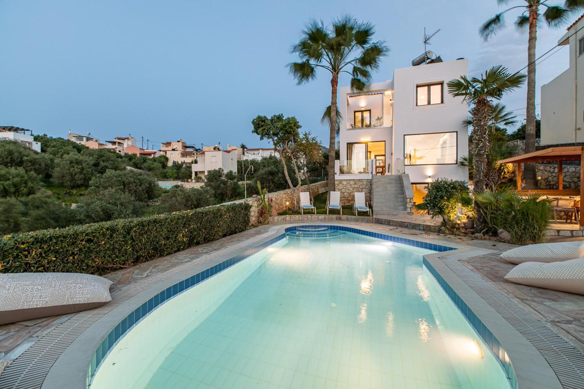 Nicolas With Sea View Villa *