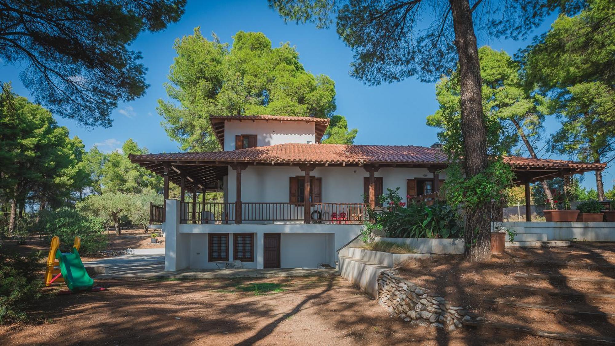 Squirrel Front Villa,