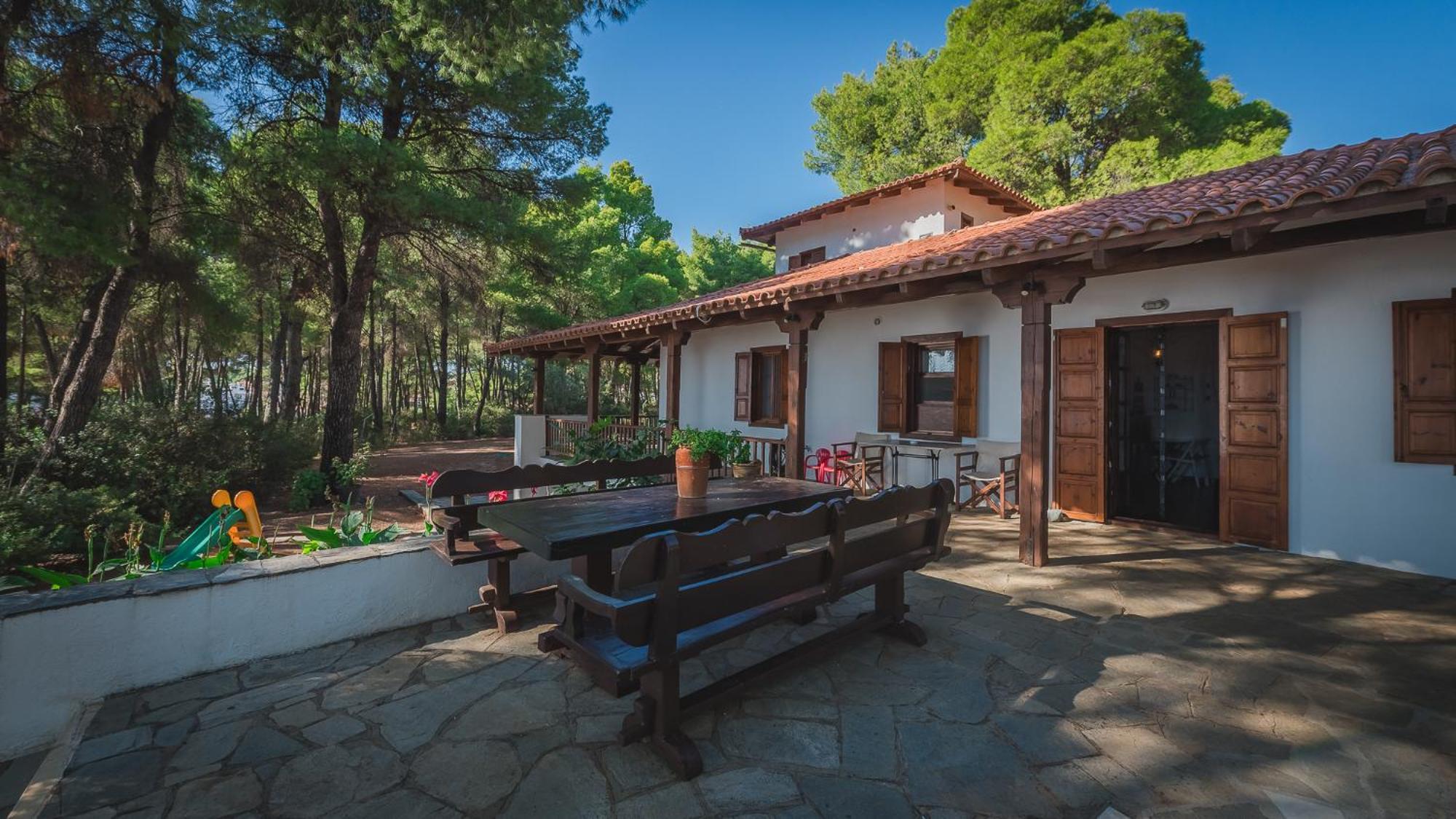 Squirrel Front Villa,