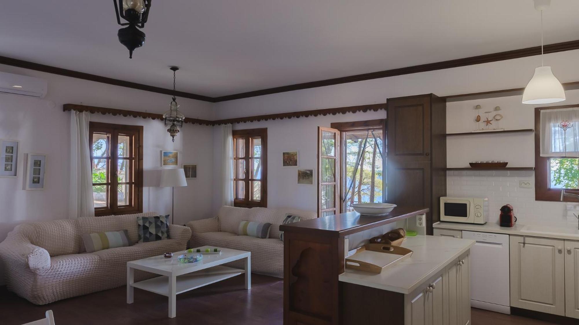 Squirrel Front Villa, Metamorfosi (Sithonia)