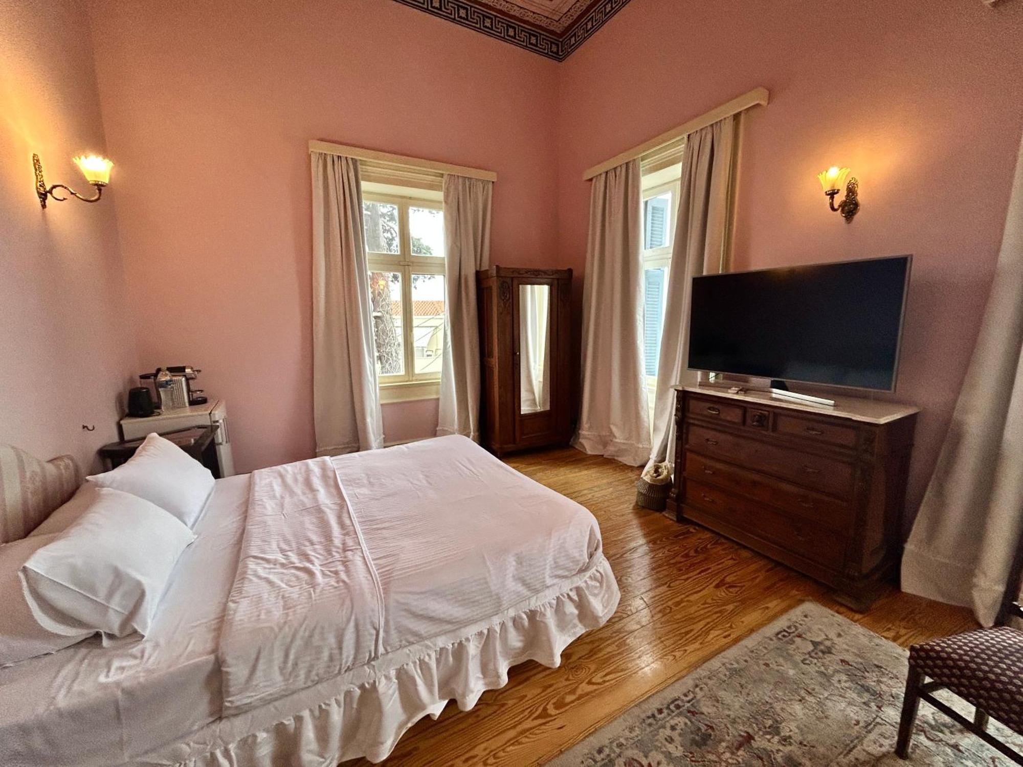 The Loriet Aparthotel 4*
