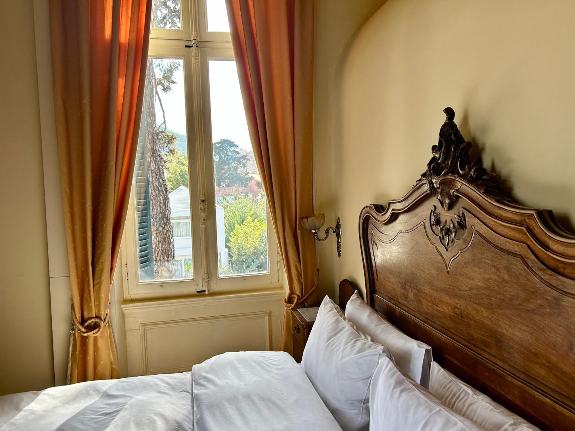 Aparthotel The Loriet Mytilene