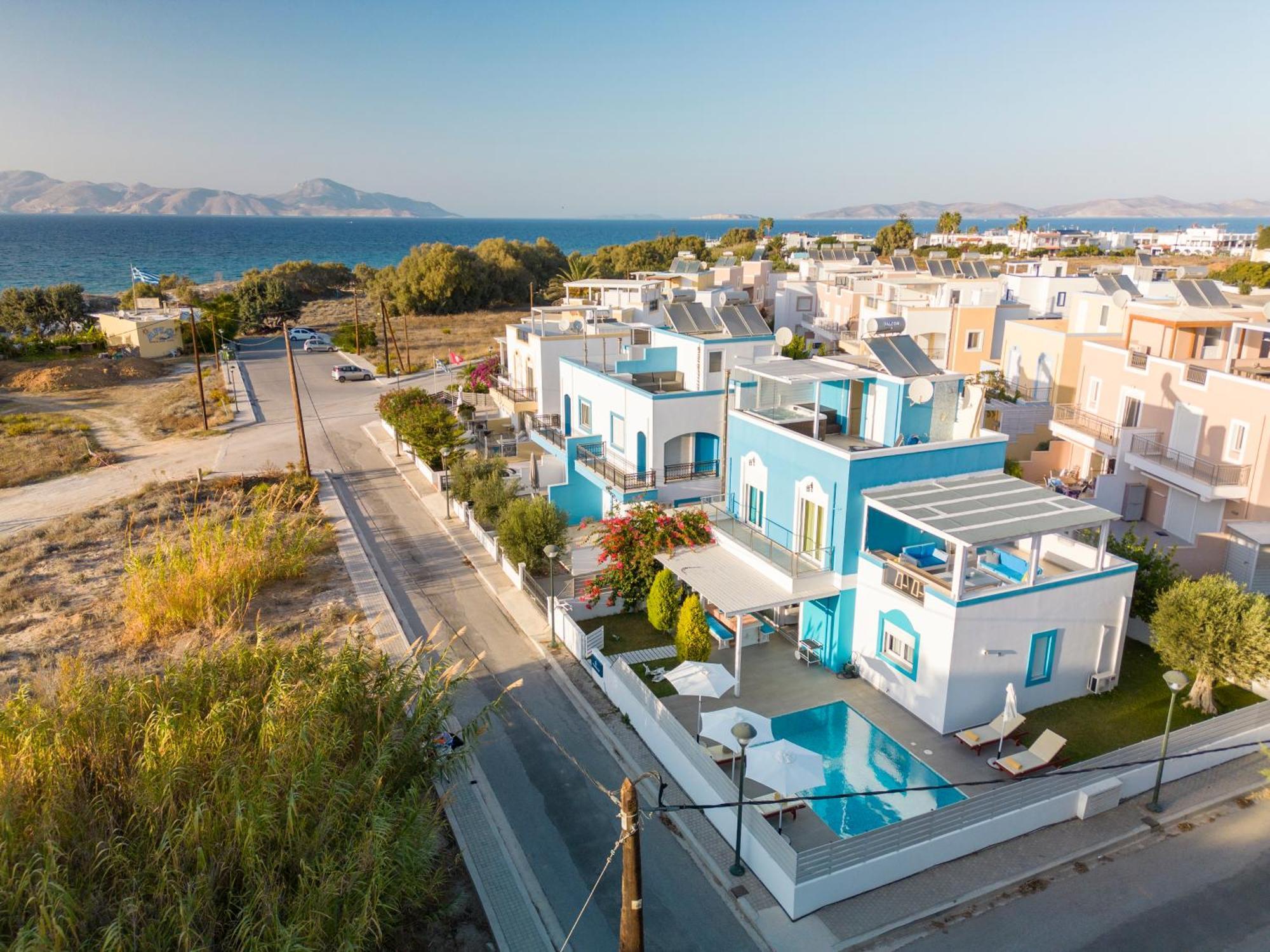 Seabreeze - With Jacuzzi & Heated Pool *