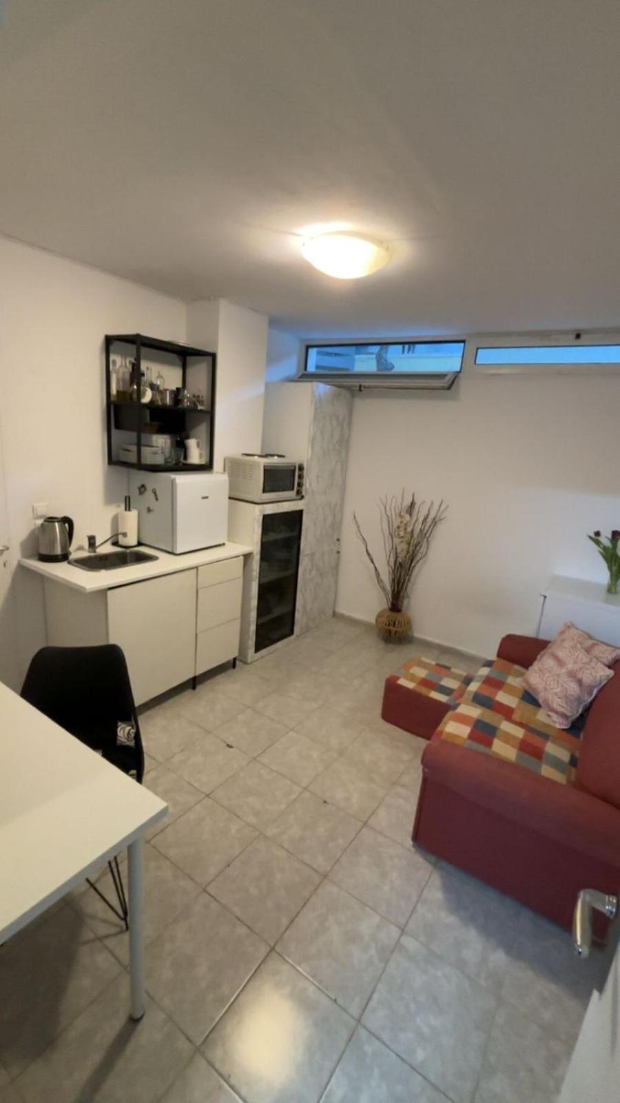 Ping Pong Flat Studio Apartment *