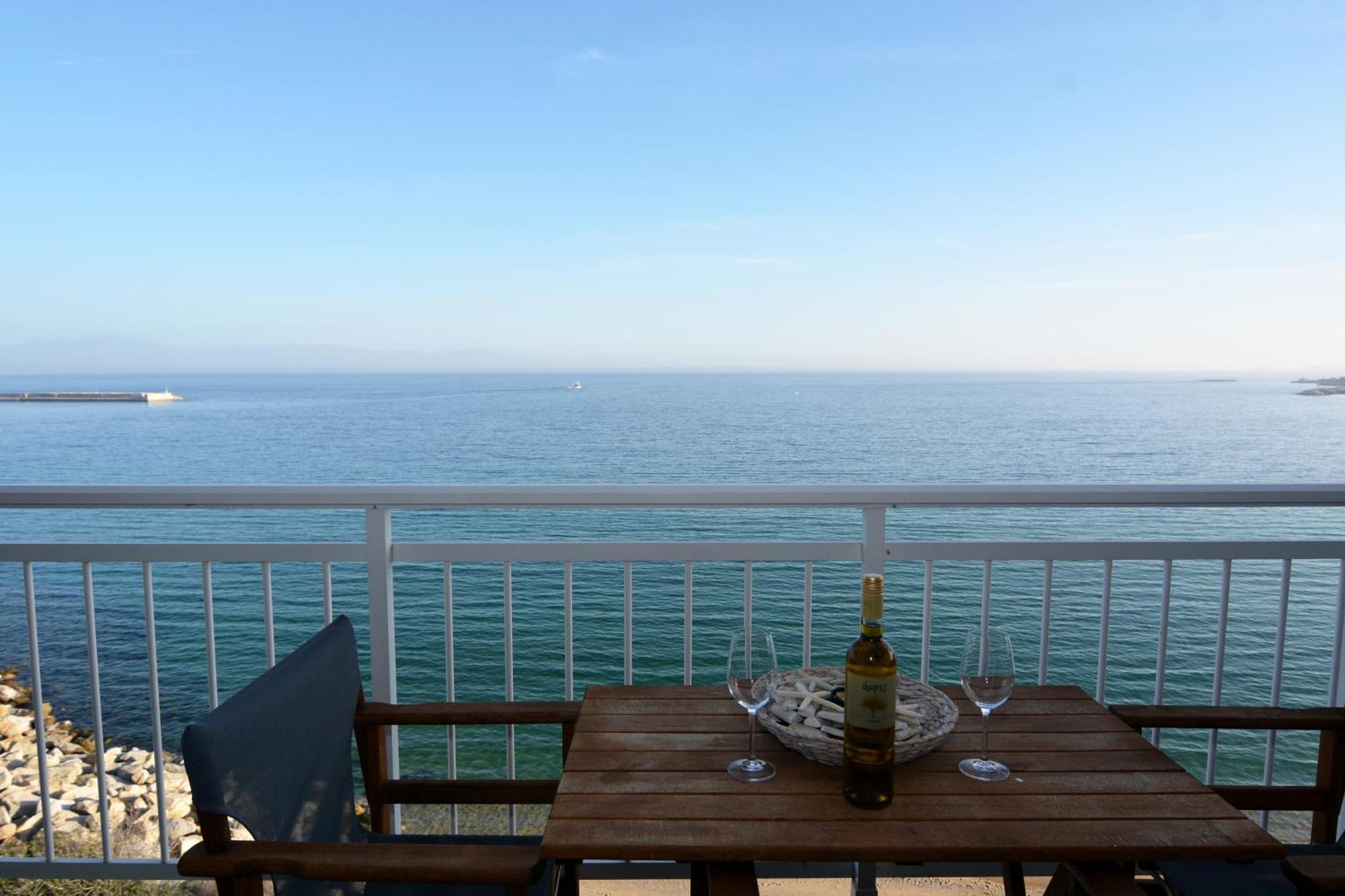 Iron Seaview Apartment *
