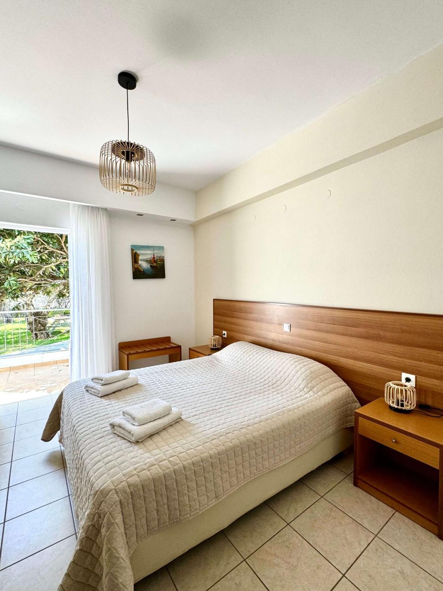 Manolis Aparthotel