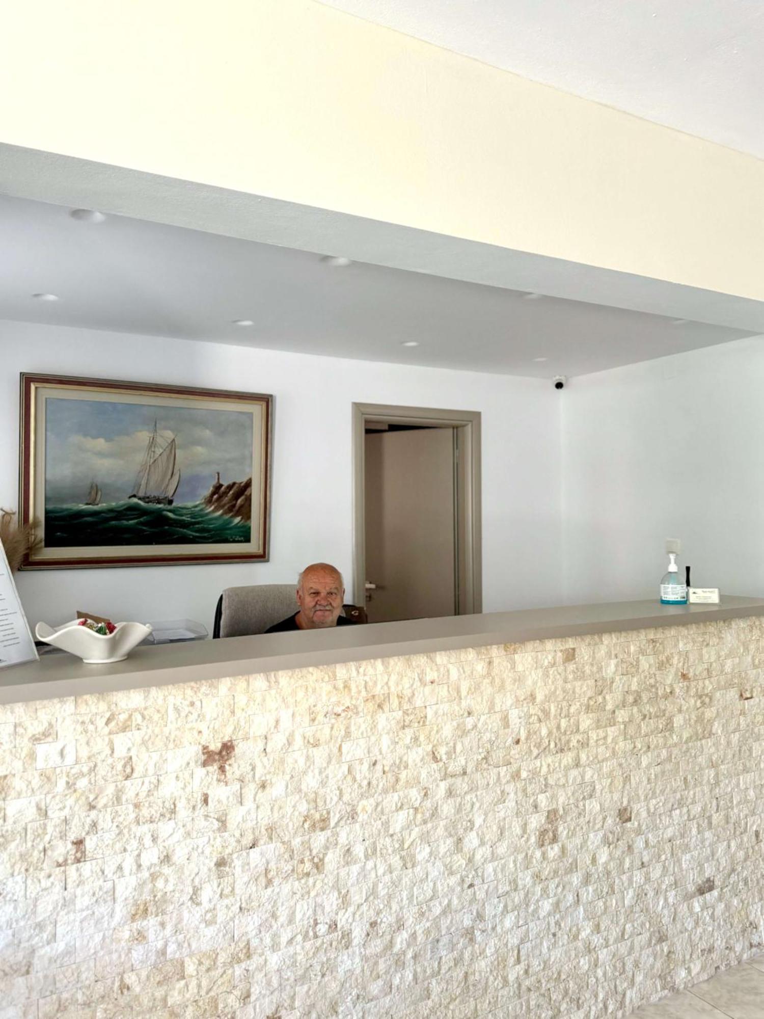 Aparthotel Manolis 3*
