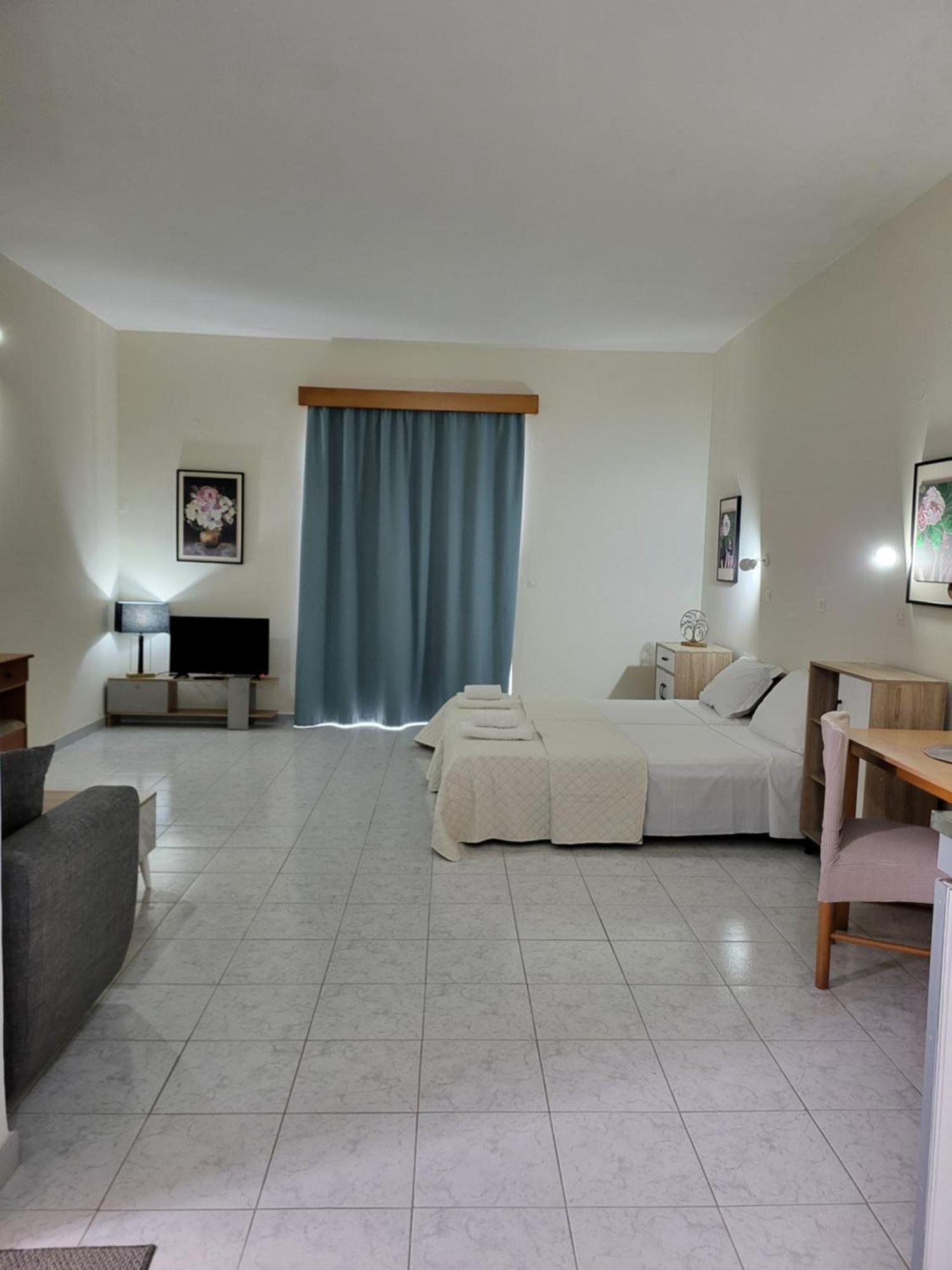 Aparthotel Pyrgos Hotel Apartments