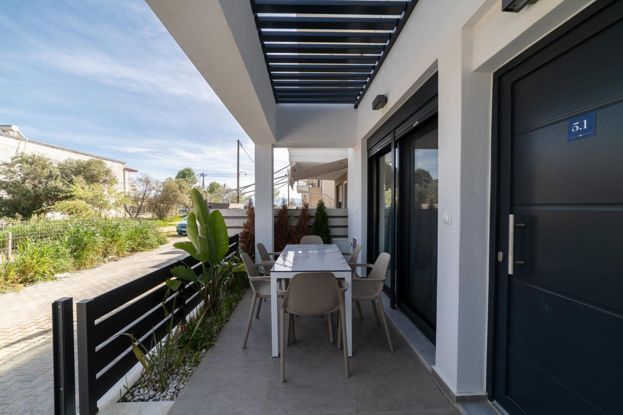Kleoniki & Irida Residential Complexes Apartment Ofrinion