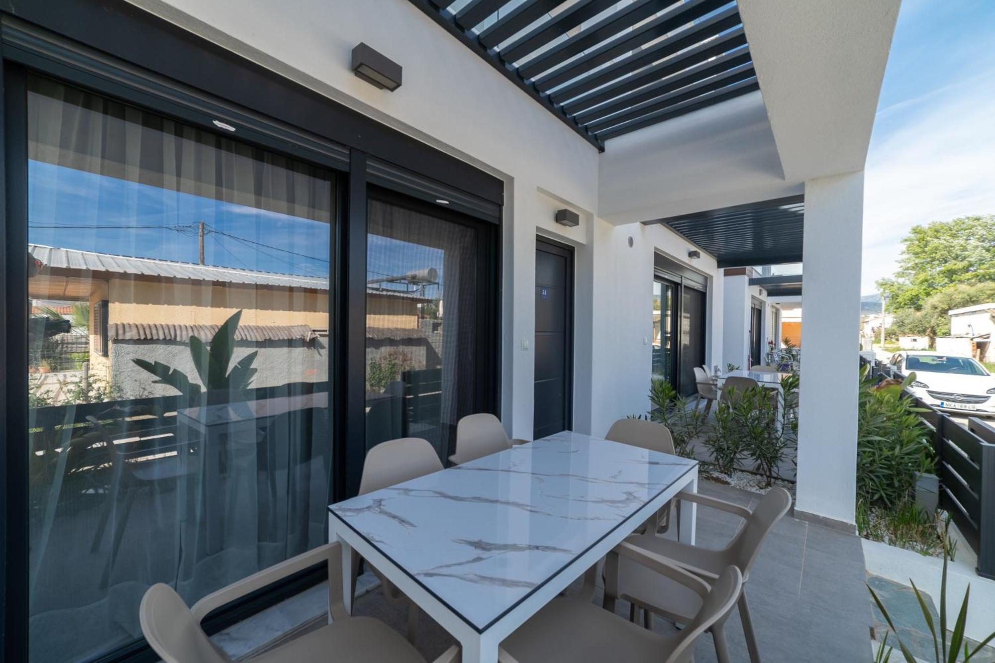 Kleoniki & Irida Residential Complexes * Ofrinion
