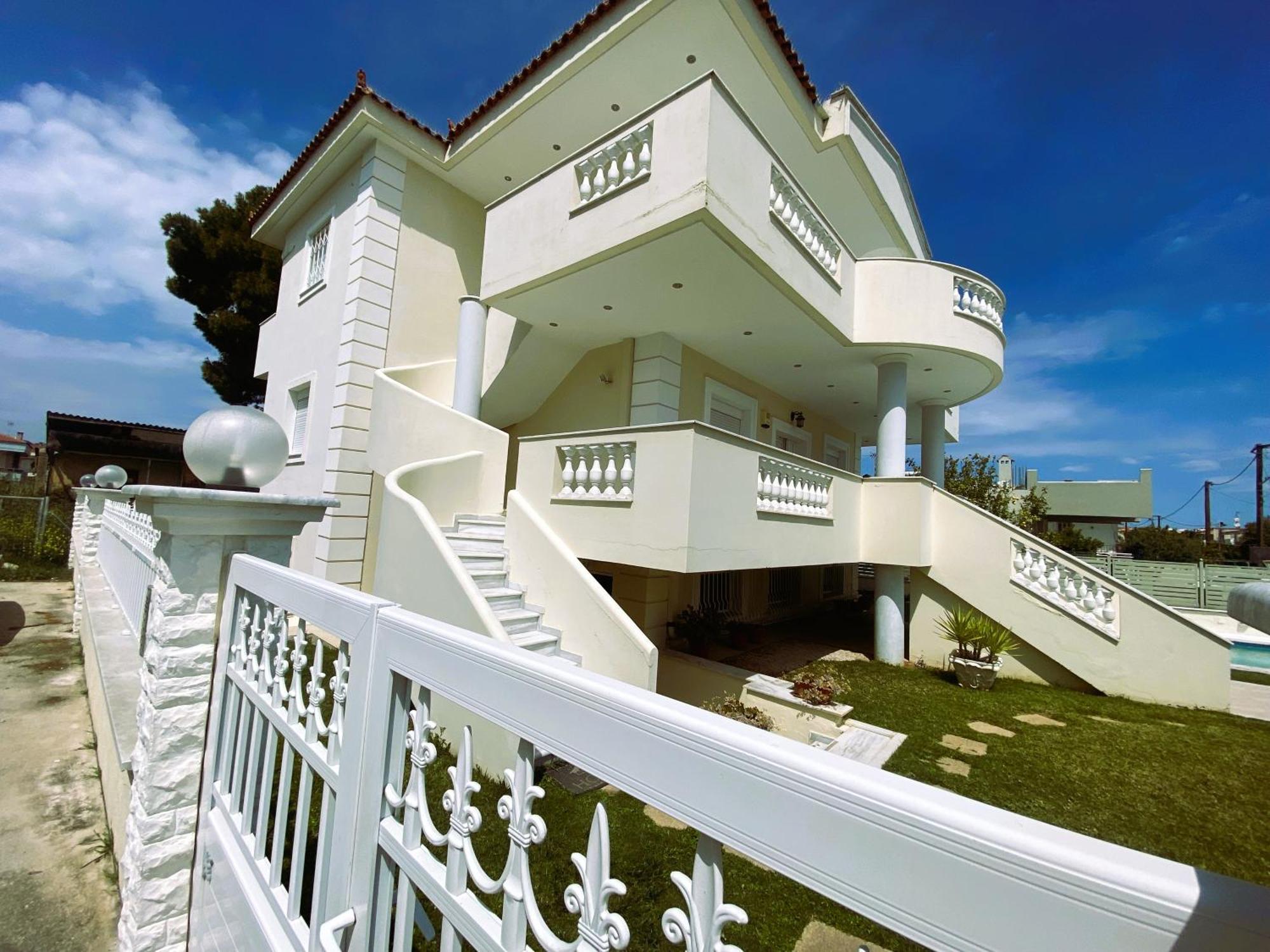 Seaside & Pool Apartment
