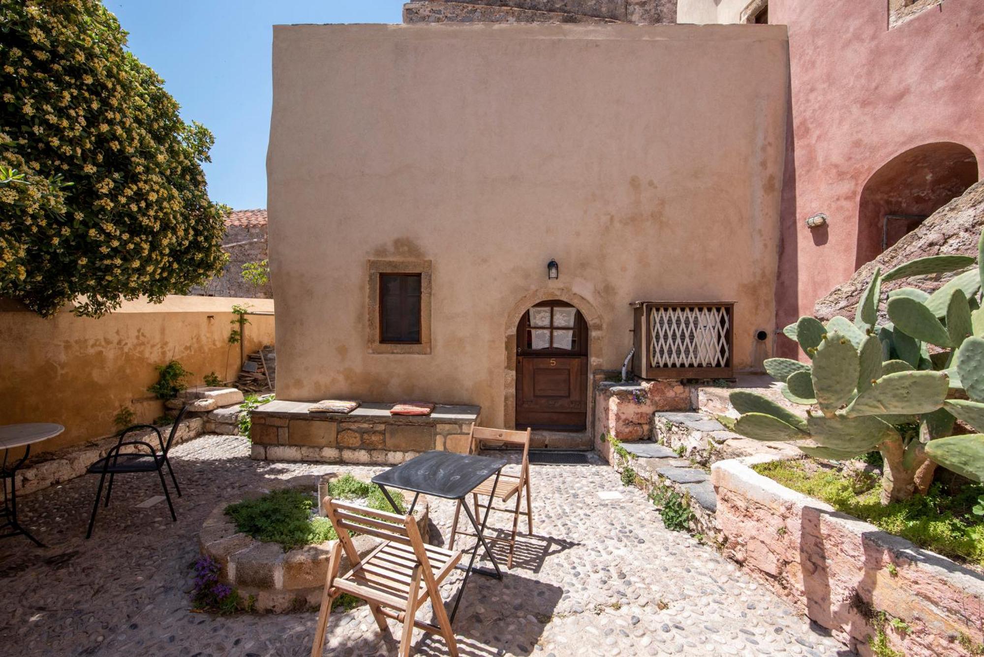 Casa Tradizionale Goulas Guest house *