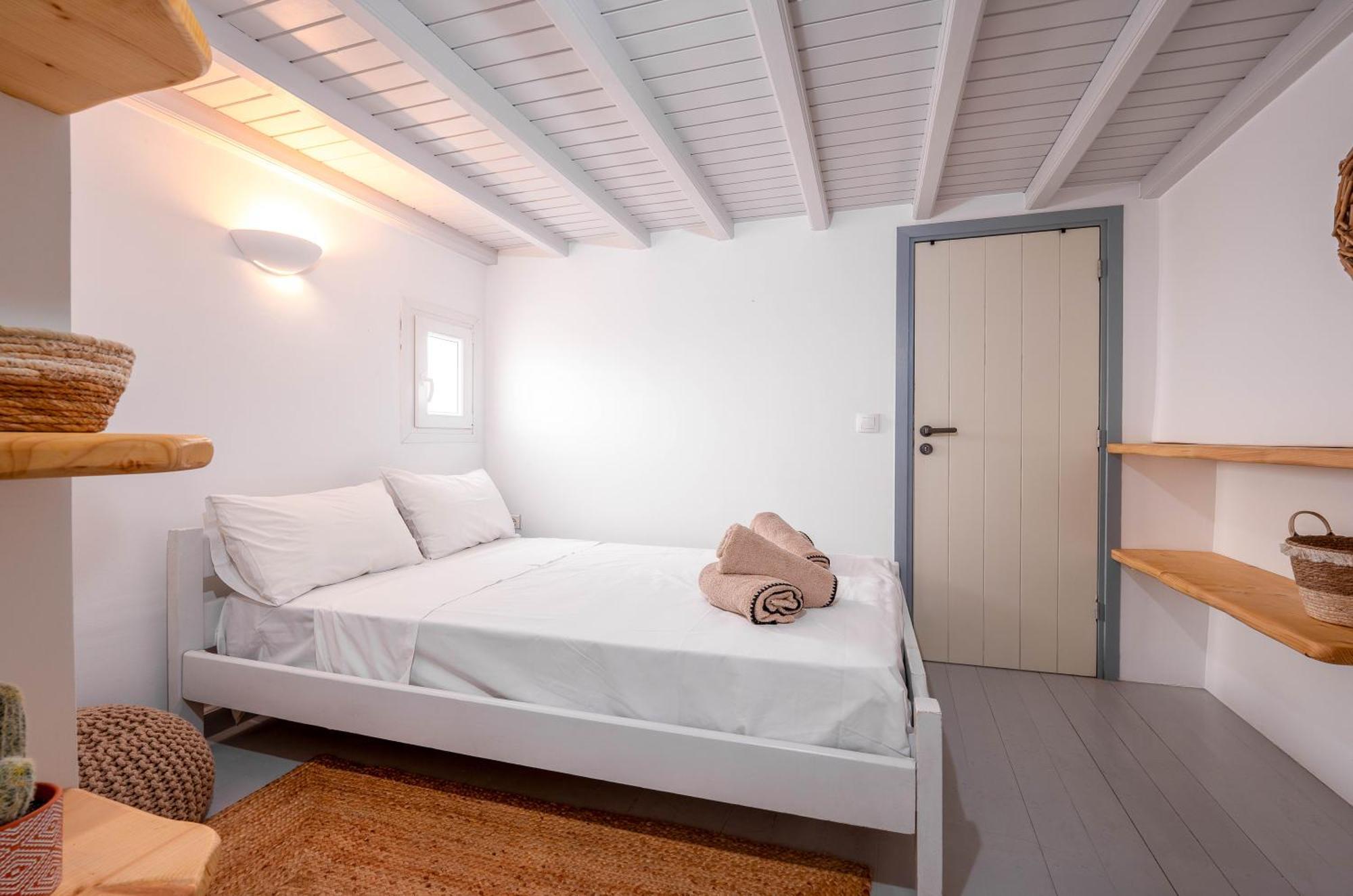 Blue Cove Maisonette At Ftelia Beach, Seaview