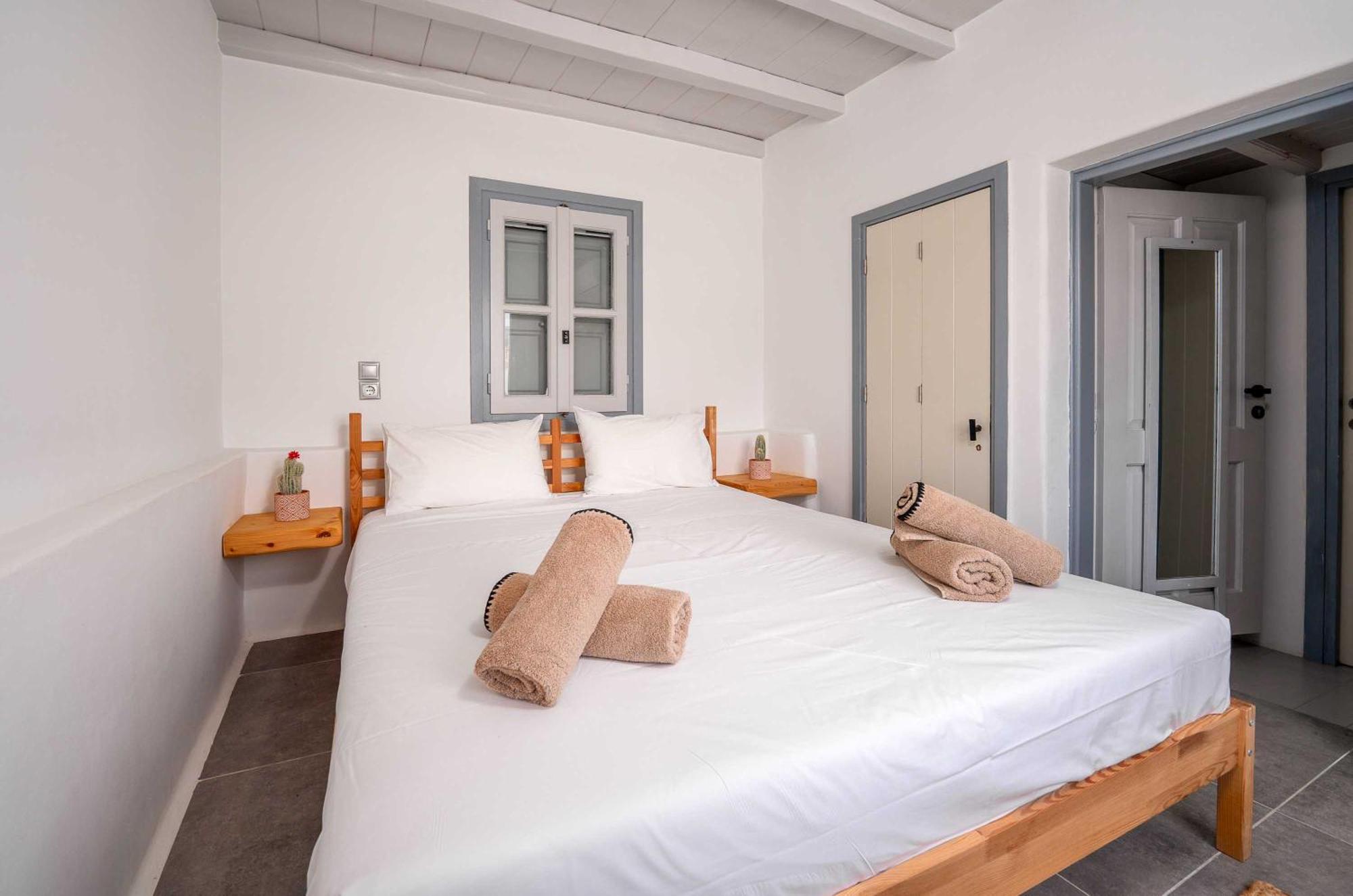 Blue Cove Maisonette At Ftelia Beach, Seaview *