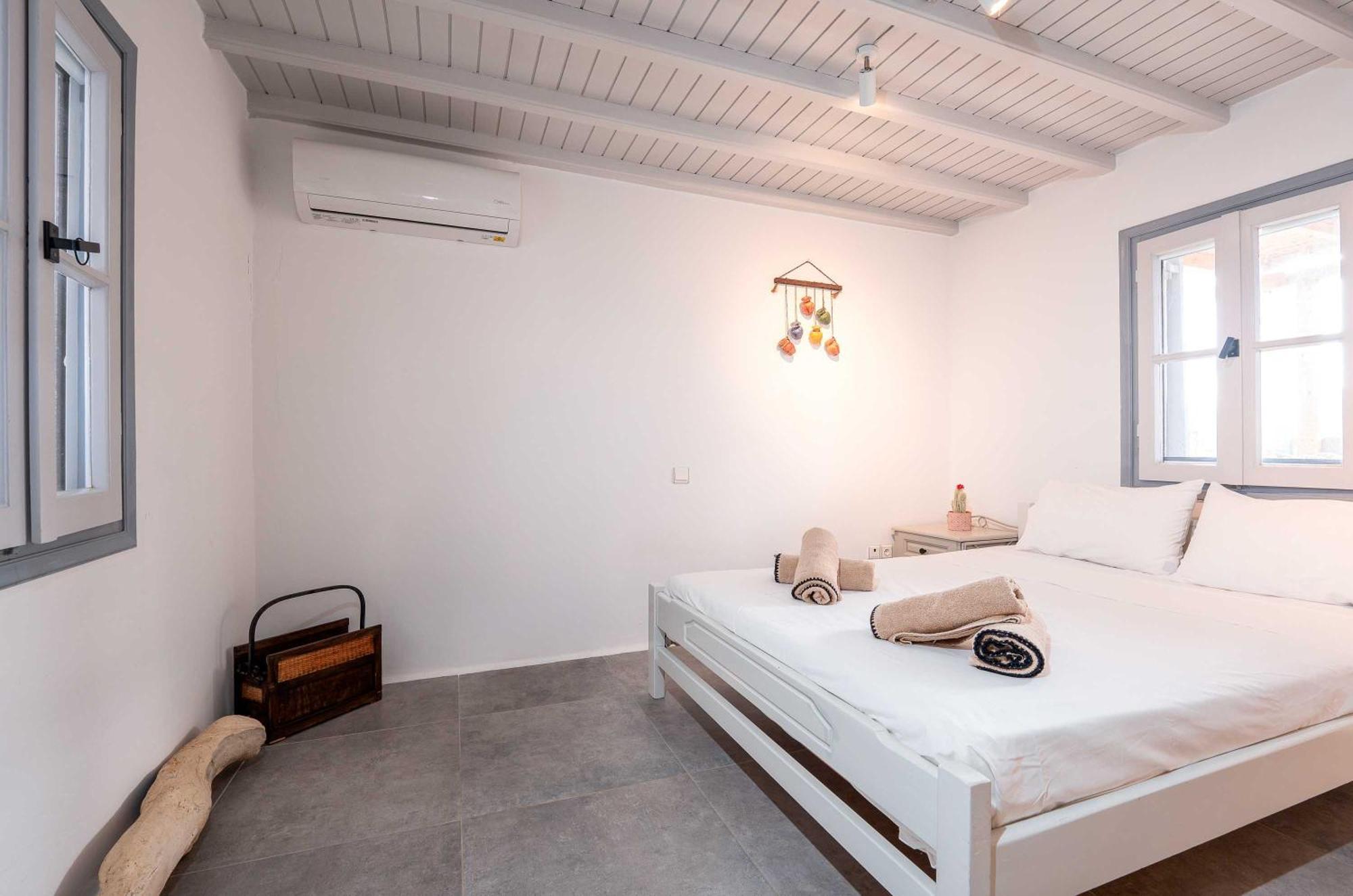Blue Cove Maisonette At Ftelia Beach, Seaview *