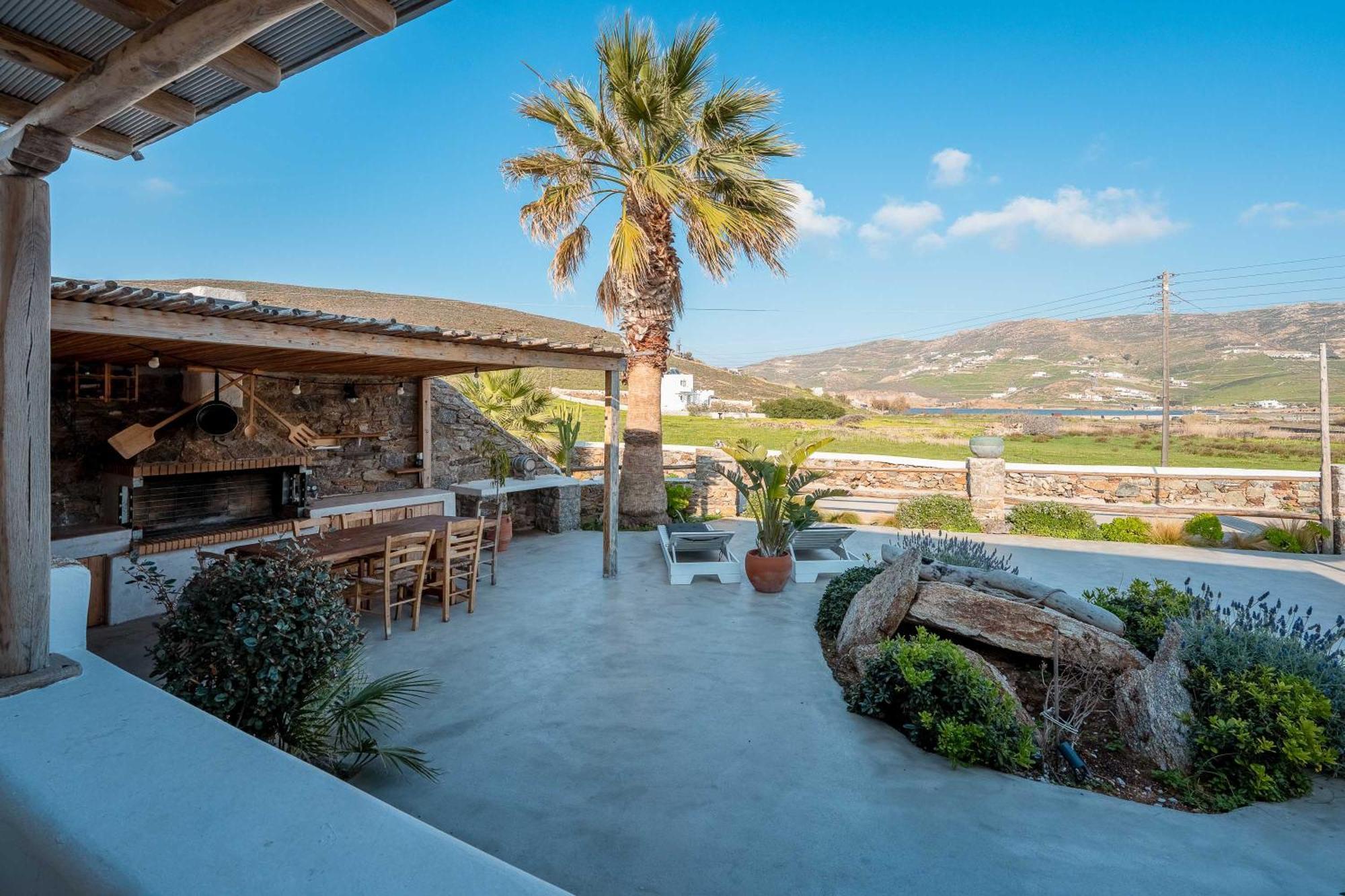 Blue Cove Maisonette At Ftelia Beach, Seaview Holiday home